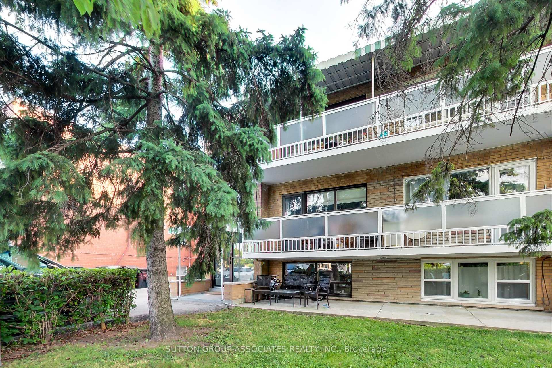 241 Pannahill Road, Toronto, ON M3H 4N9, Toronto C06 — photo 1