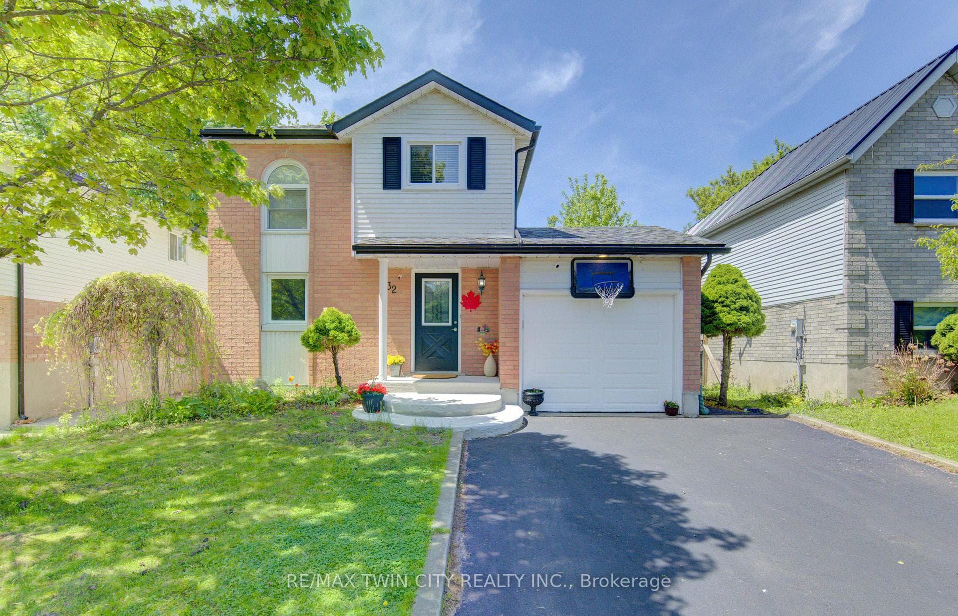32 ENFIELD Drive, Cambridge, ON N1P 1A5, Cambridge — photo 1