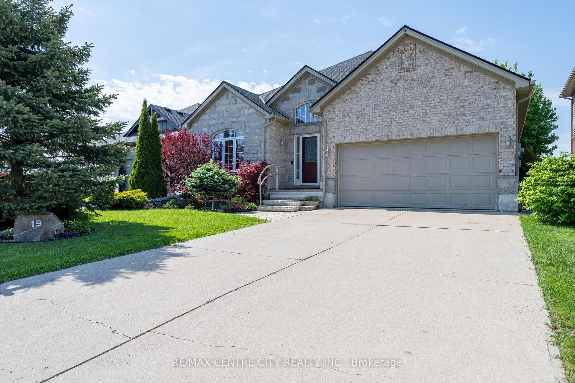 19 Hamilton Street, North Middlesex, ON N0M 1A0, North Middlesex — photo 1