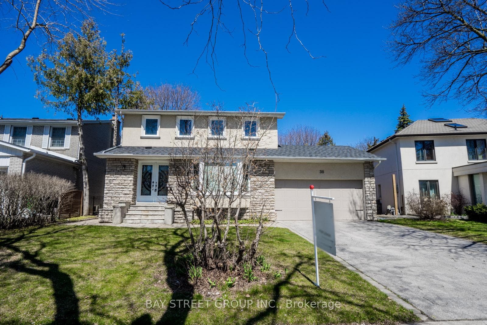 38 Foursome Crescent, Toronto, ON M2P 1W3, Toronto C12 — photo 1