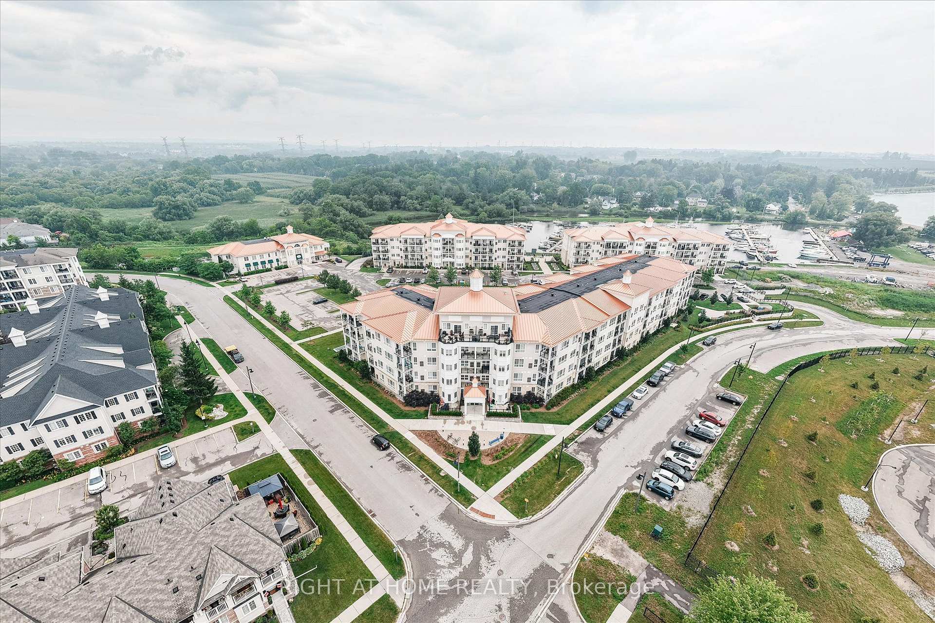 50 Lakebreeze Drive 321, Clarington, ON L1B 0V9, Clarington — photo 1
