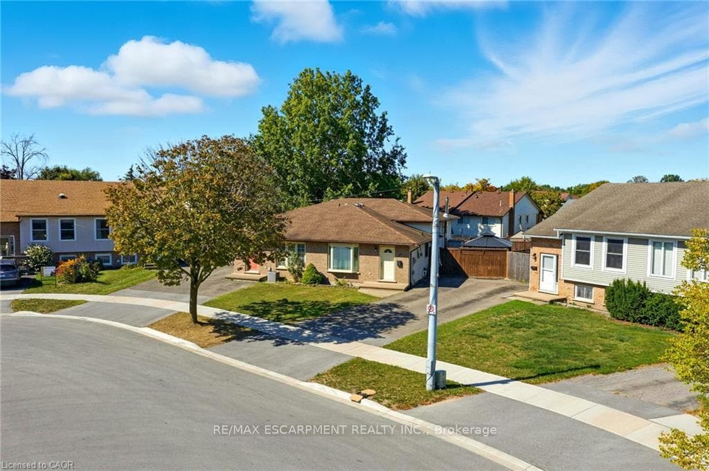 30 Rainbow Court, Welland, ON L3C 6R4, Welland — photo 1