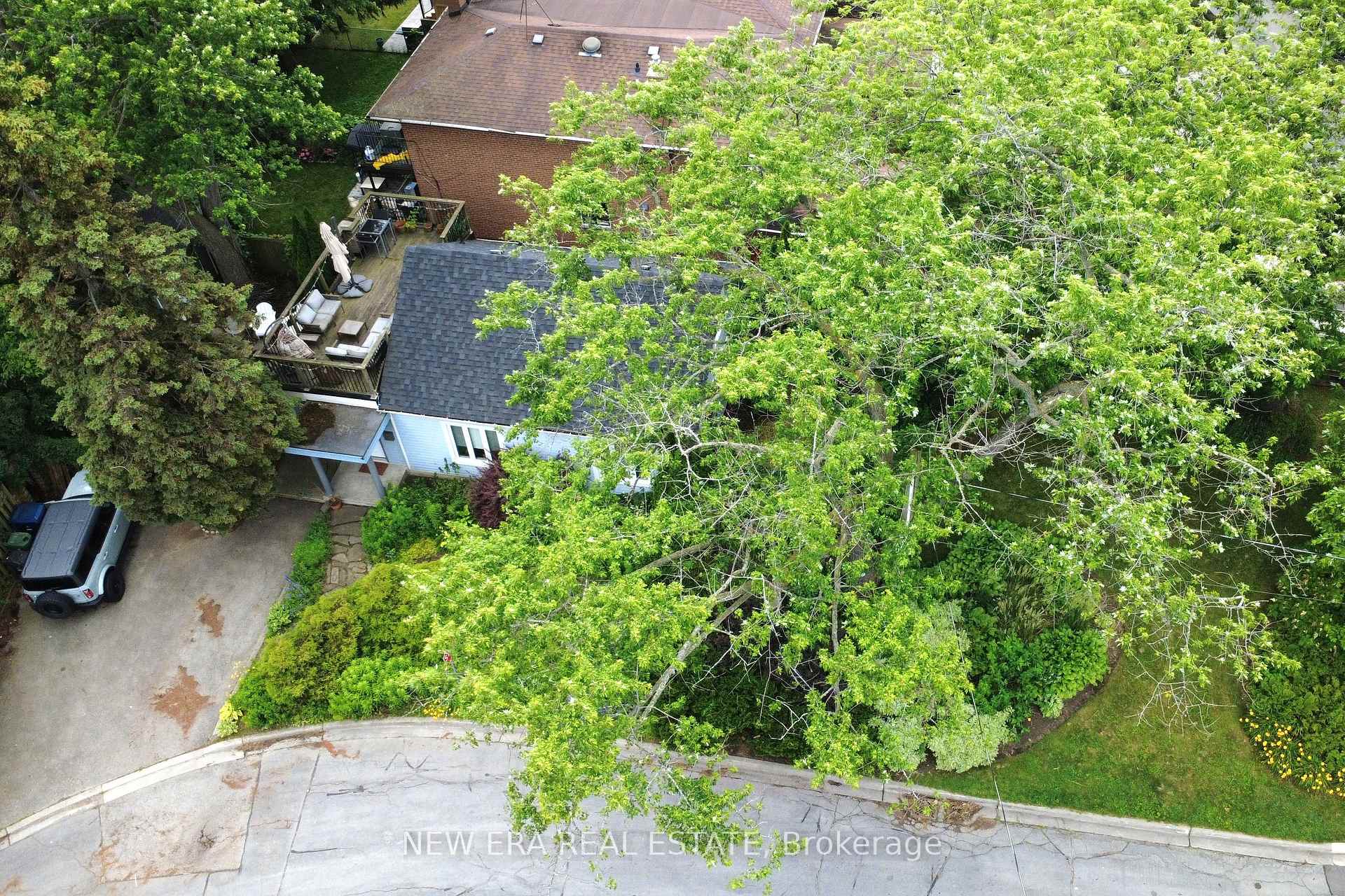 2 Foch Avenue, Toronto, ON M8W 3W8, Toronto W06 — photo 1