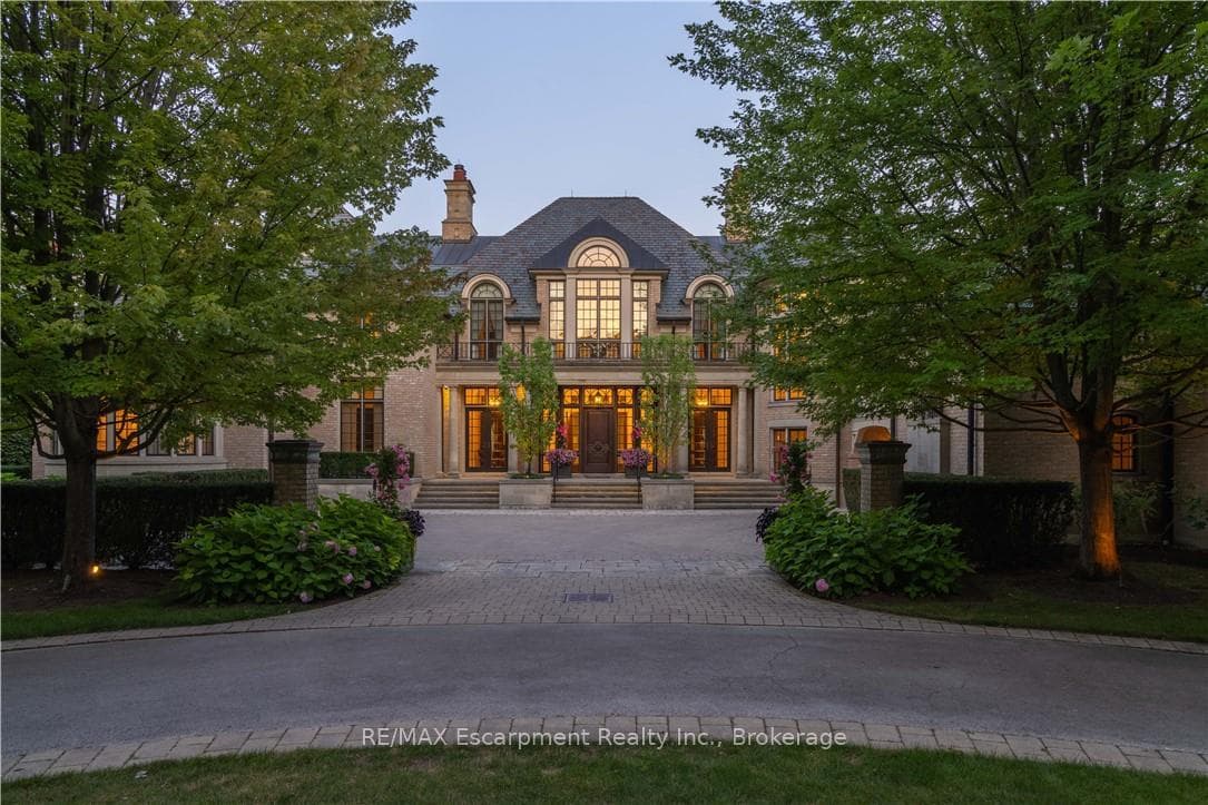 2054 Lakeshore Road E, Oakville, ON L6J 1M3