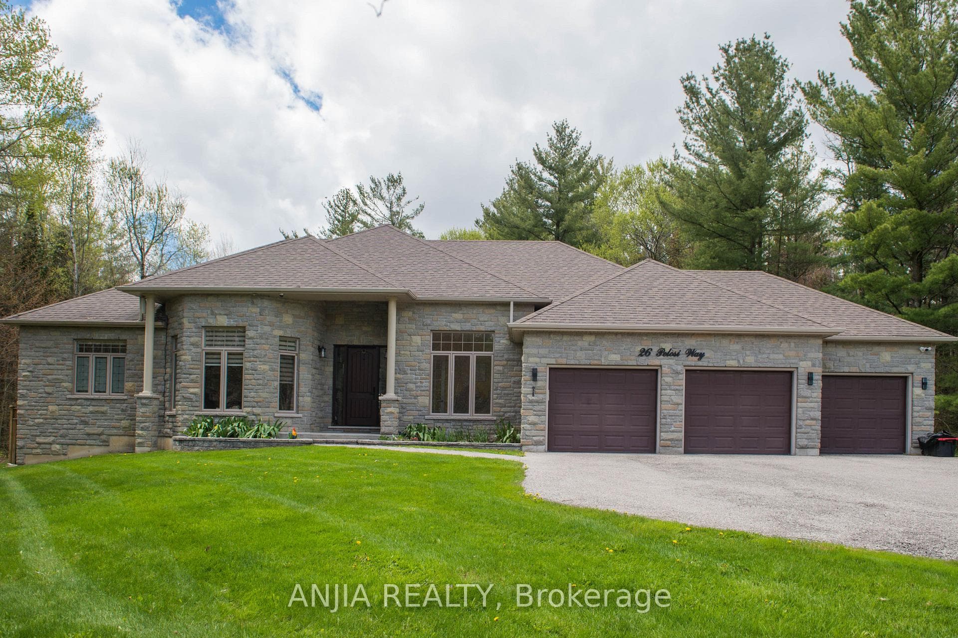 26 Pelosi Way, East Gwillimbury, ON L0G 1M0, East Gwillimbury — photo 1