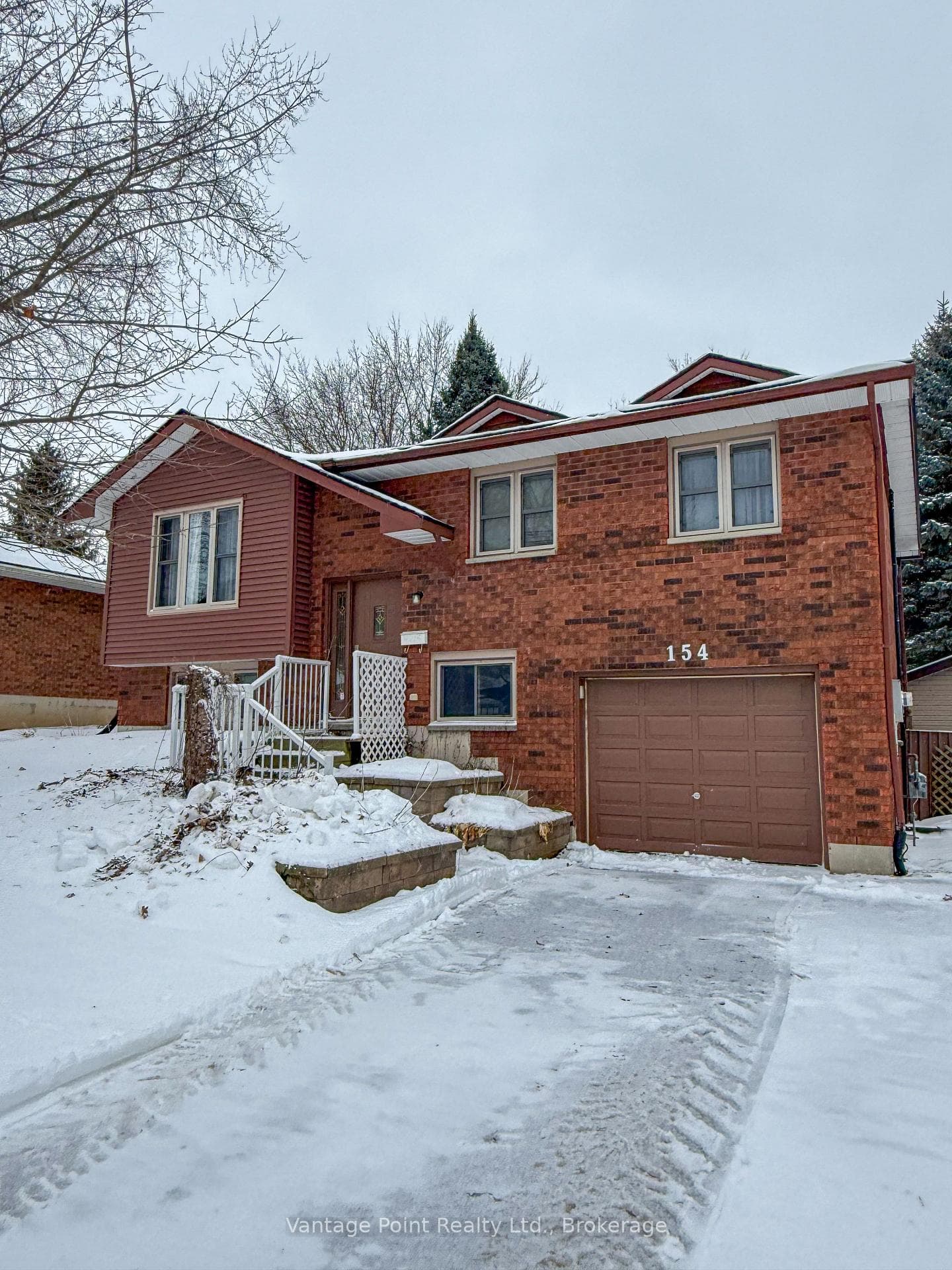 154 15th Ave Close, Hanover, ON N4N 3P8, Hanover — photo 1