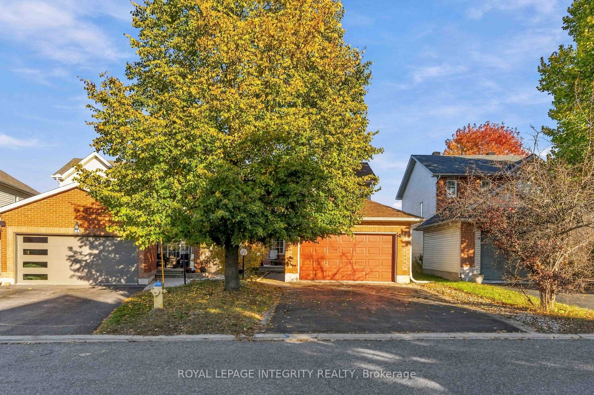43 Burntwood Avenue, Barrhaven, ON K2J 4P3, Barrhaven — photo 1