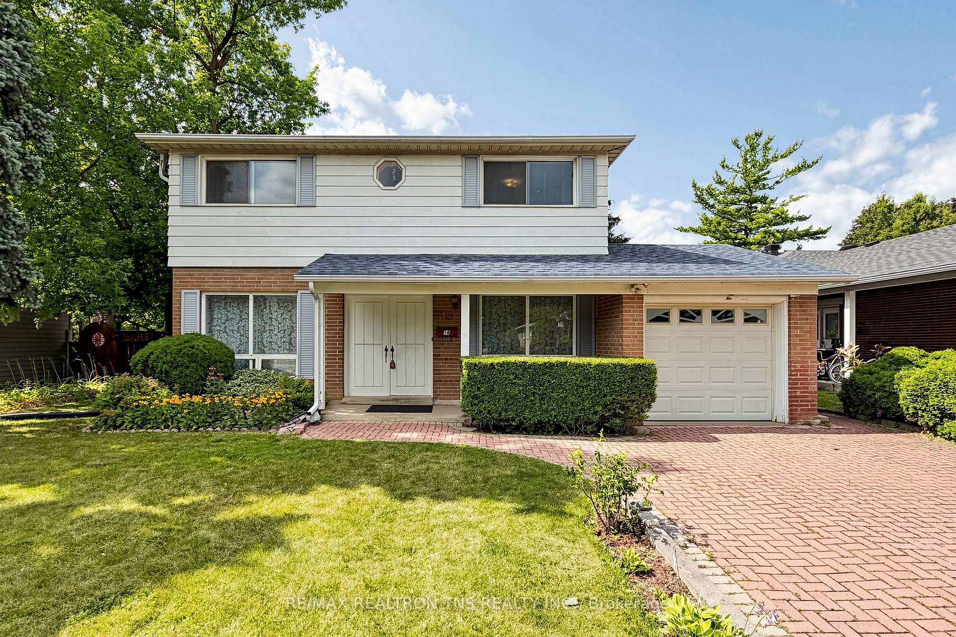 18 Lisburn Crescent, Toronto, ON M2J 2Z5, Toronto C15 — photo 1