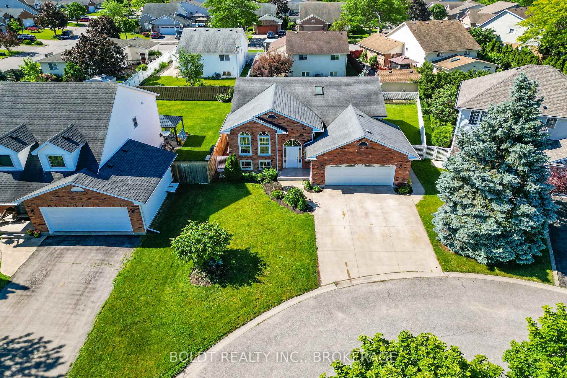 6 Cedar Court, St. Catharines, ON L2S 3V1, St. Catharines — photo 1