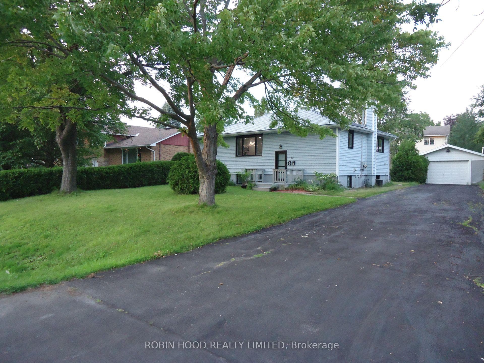 35 Tauvette Street A&B, Blackburn Hamlet, ON K1B 3A1, Blackburn Hamlet — photo 1