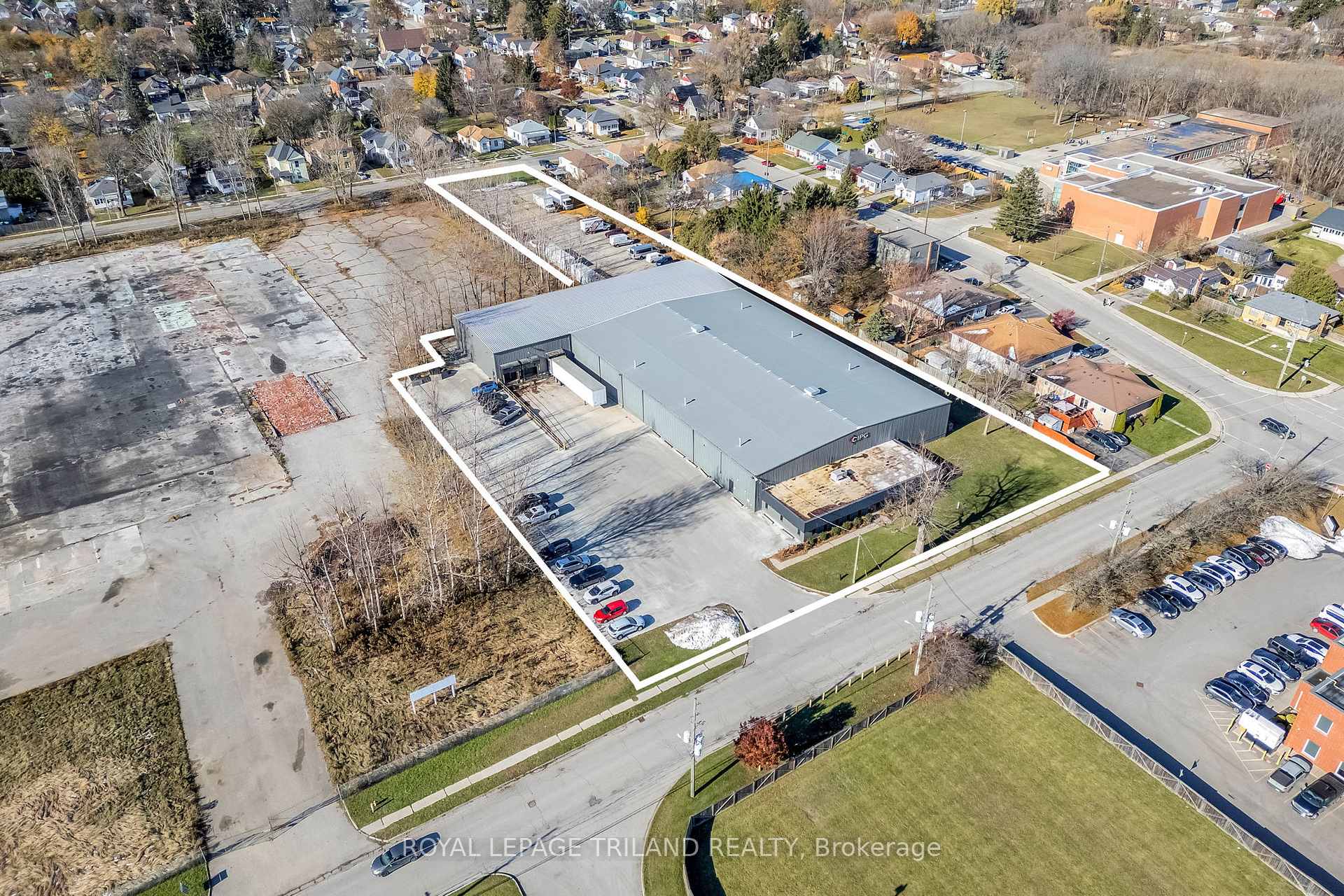 130 Woodworth Avenue, St. Thomas, ON N5P 3K1, St. Thomas — photo 1