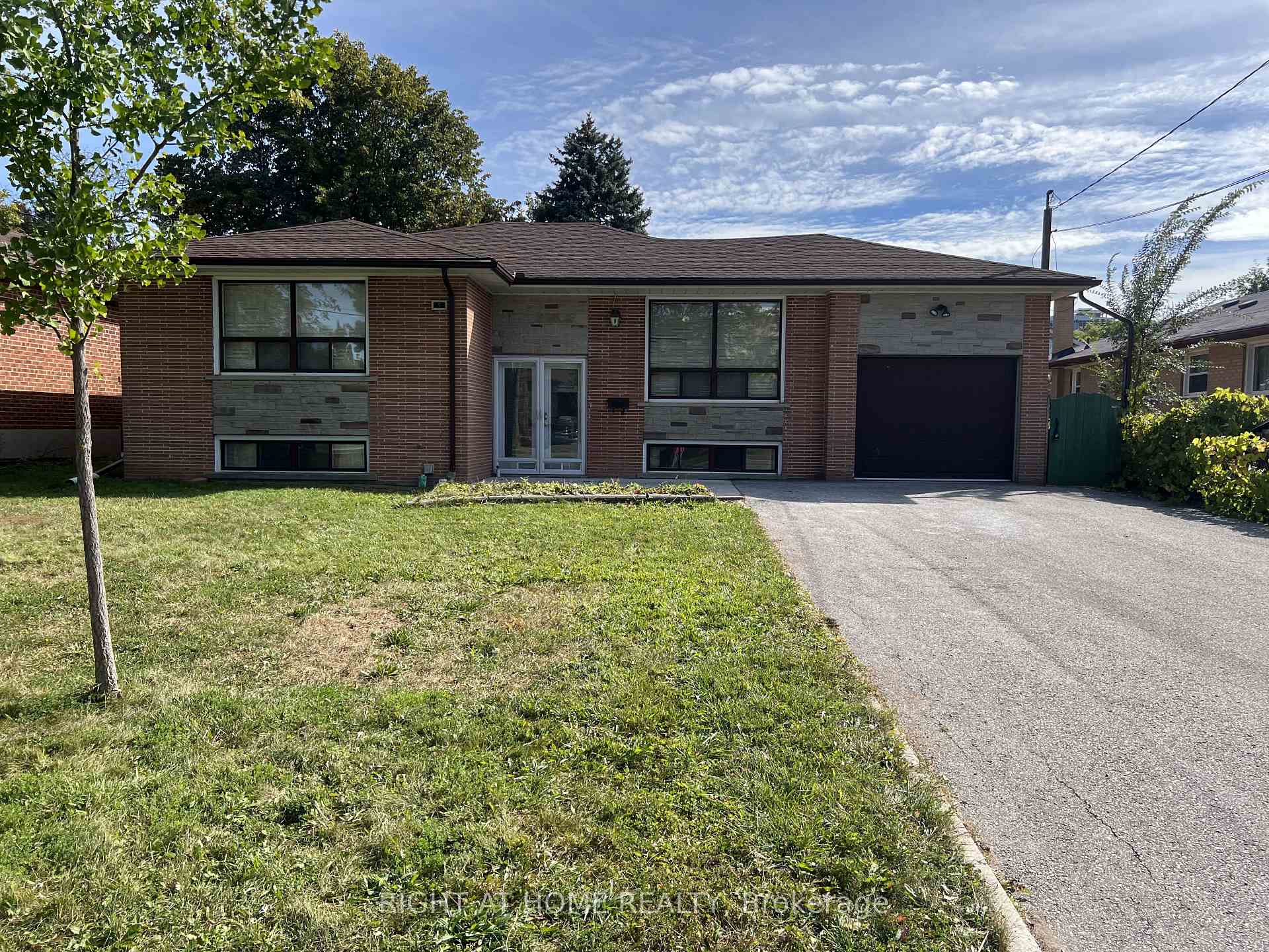 9 Dewlane Drive Main Floor, Toronto, ON M2R 2P7, Toronto C07 — photo 1
