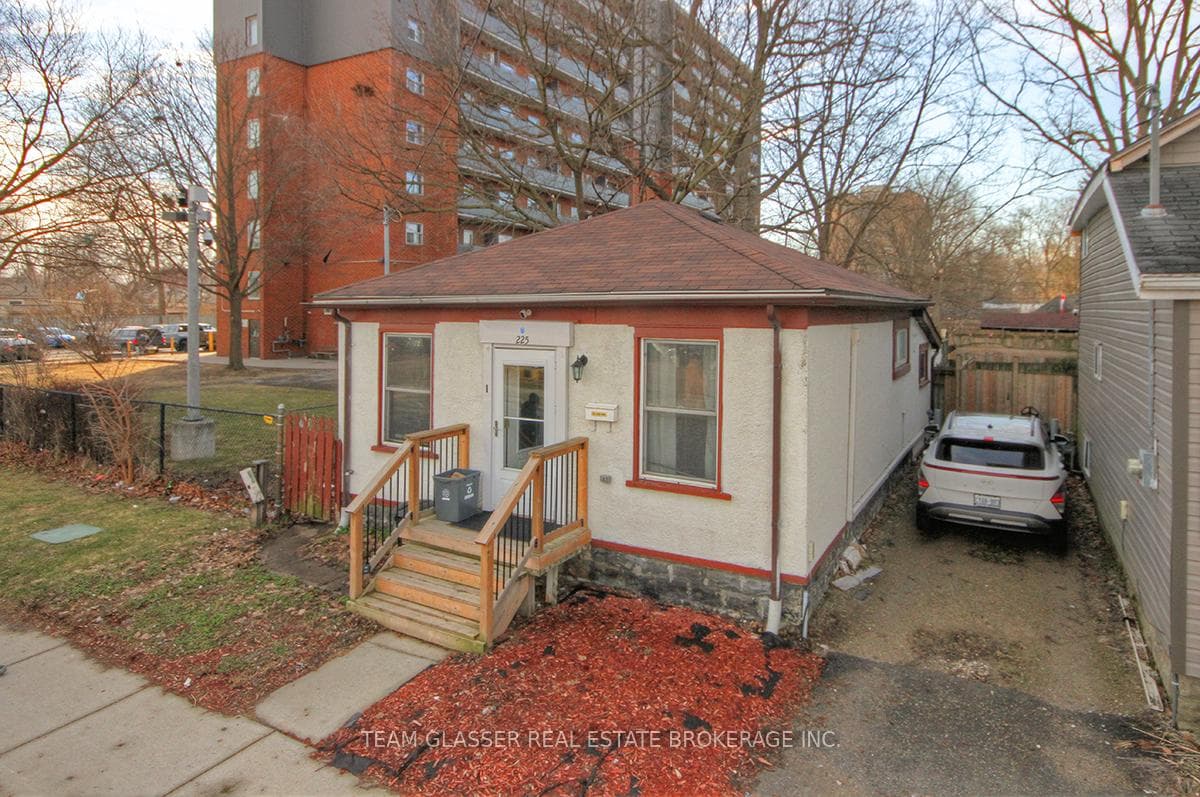 225 Simcoe Street, London East, ON N6B 1J3, London East — photo 1