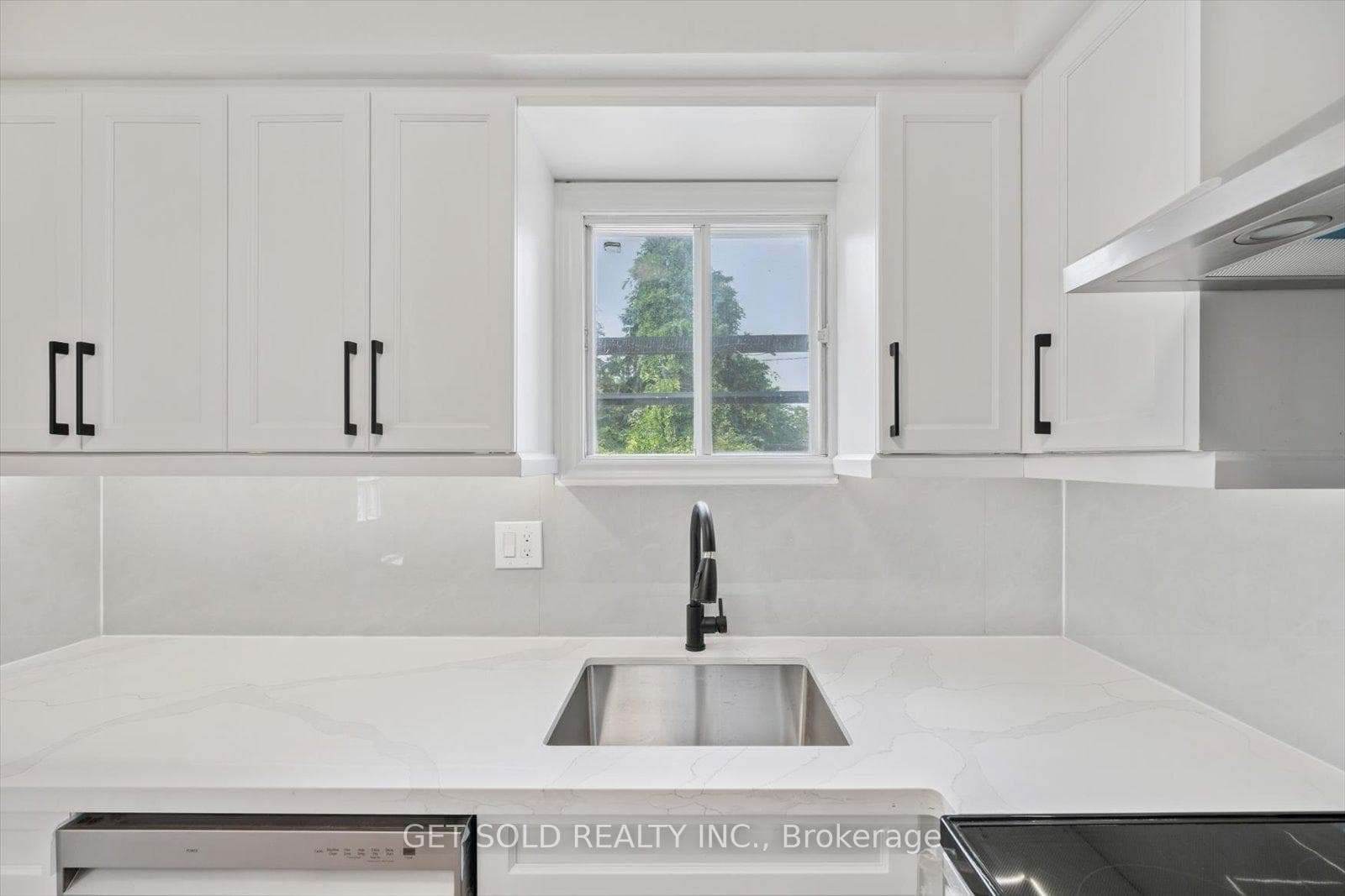232 Kozlov Street, Barrie, ON L4N 7H6, Barrie — photo 1