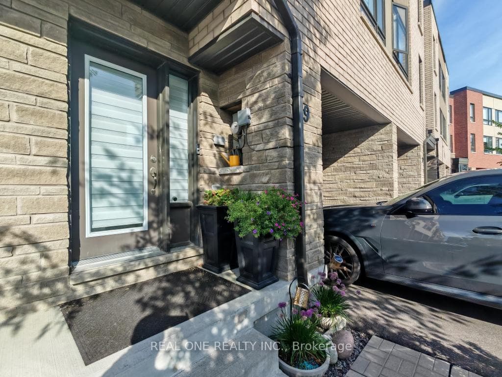 19 Woodstream Drive, Toronto, ON M9W 0G1, Toronto W10 — photo 1