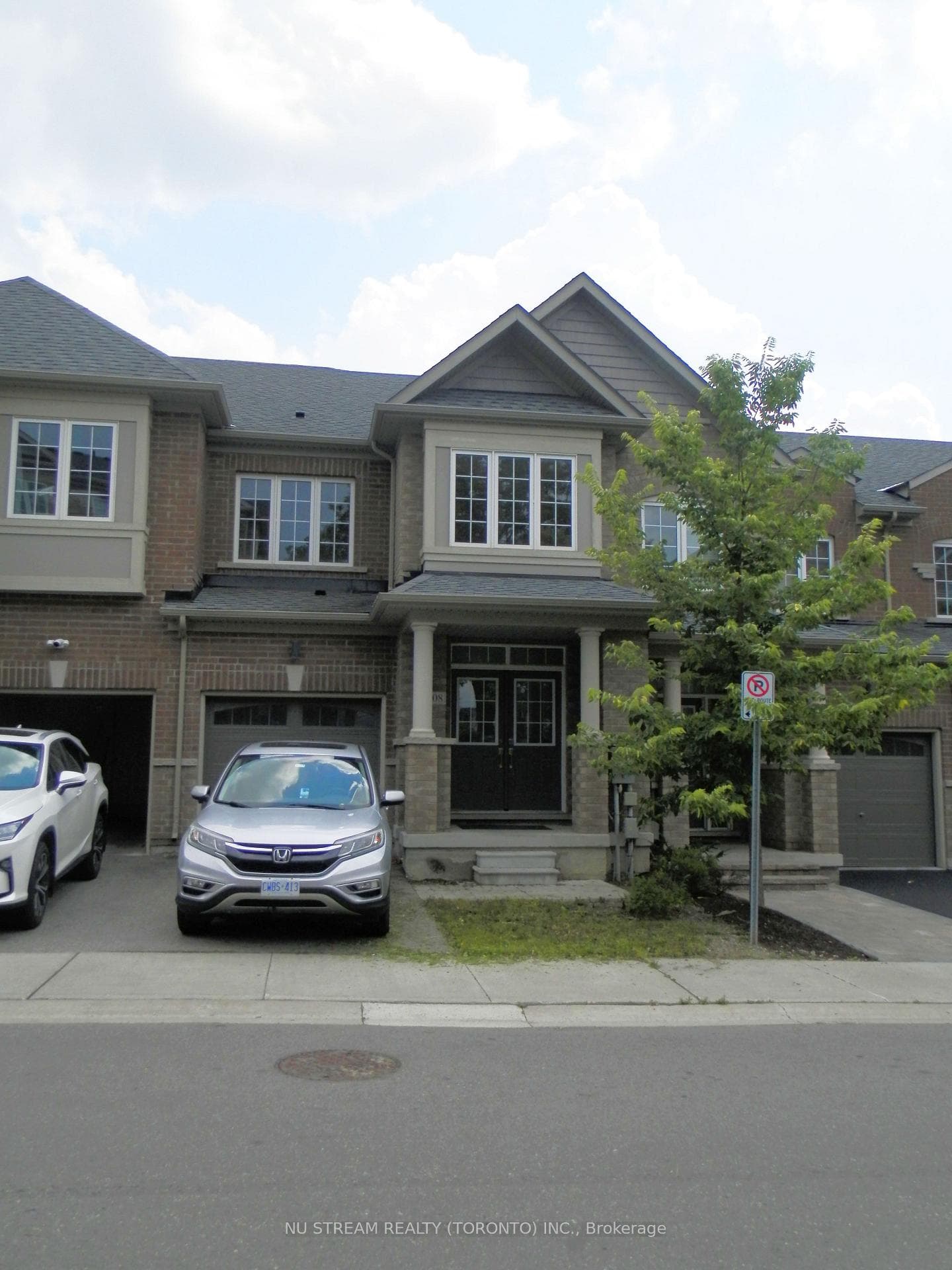 208 Harding Park Street, Newmarket, ON L3Y 0E3, Newmarket — photo 1