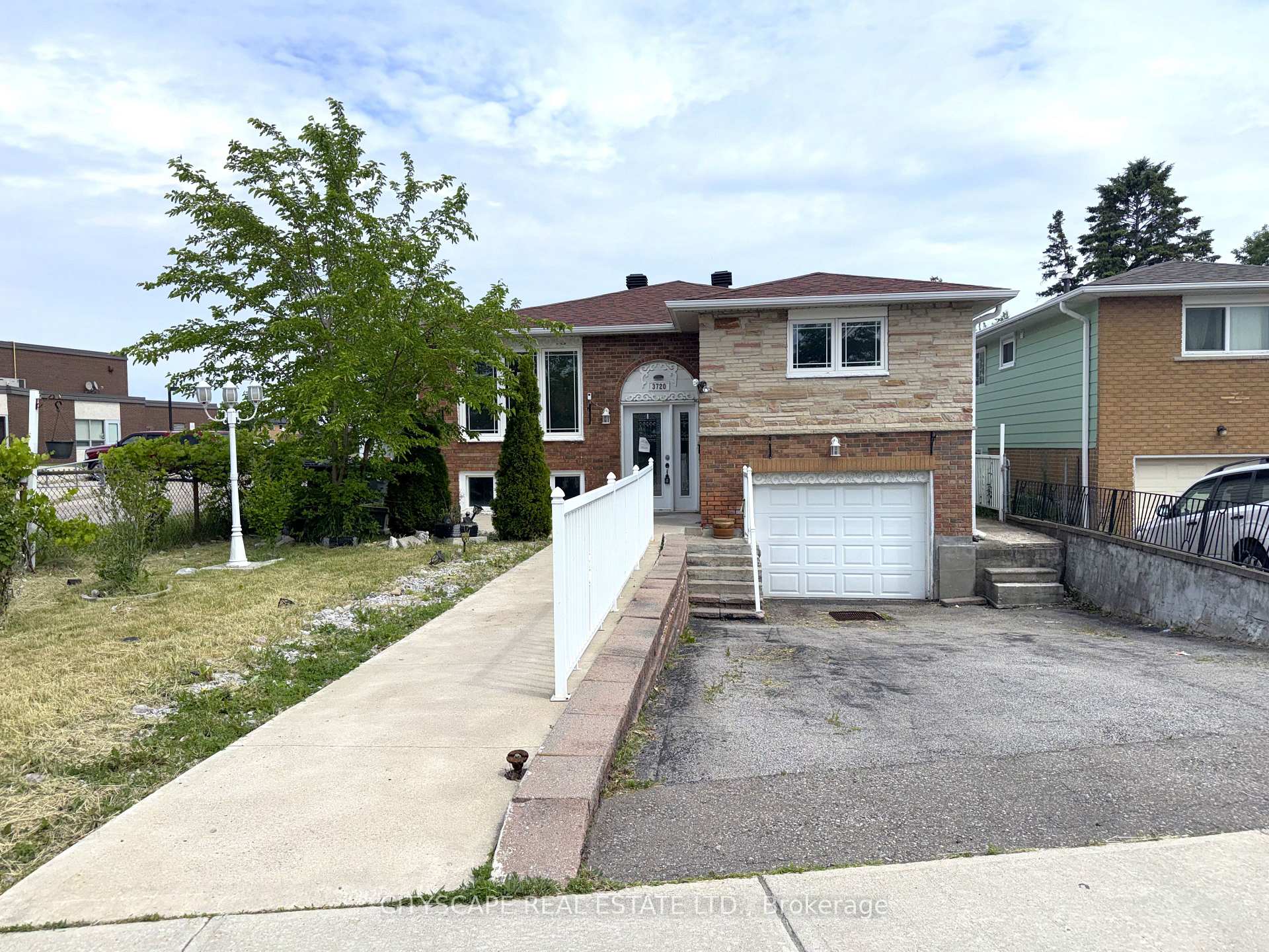 3720 Brandon Gate Drive, Mississauga, ON L4T 3M8, Mississauga — photo 1