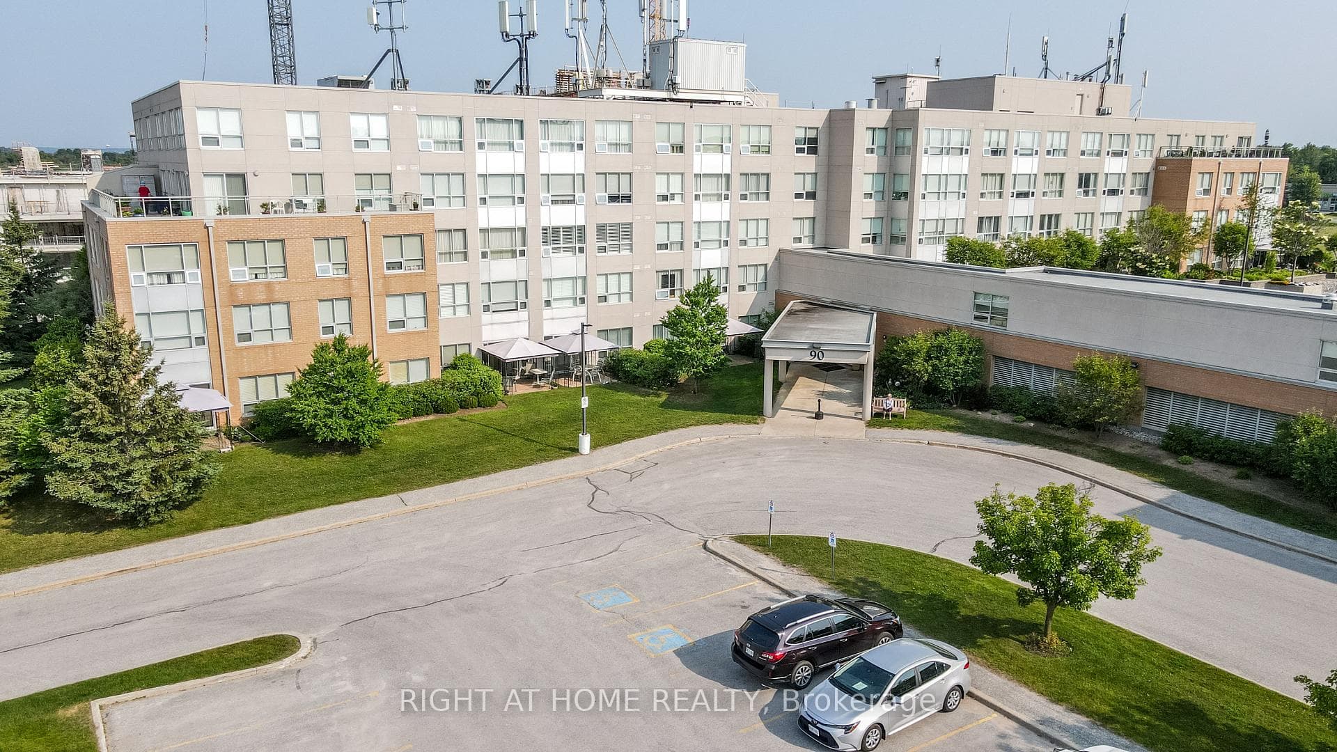 90 Dean Avenue 101, Barrie, ON L4N 0M3, Barrie — photo 1