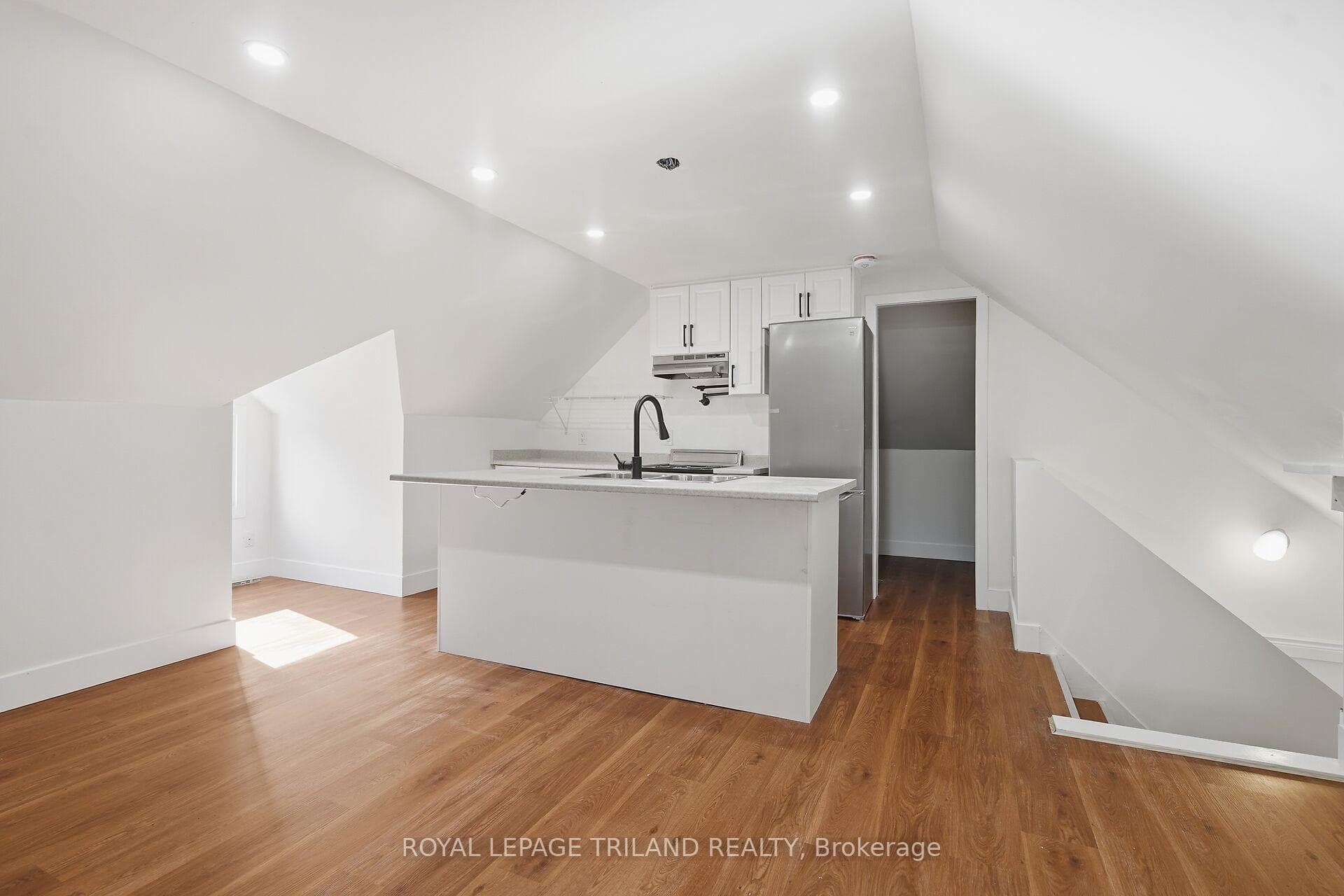 22 Mitchell Street 1, St. Thomas, ON N5R 2T7, St. Thomas — photo 1