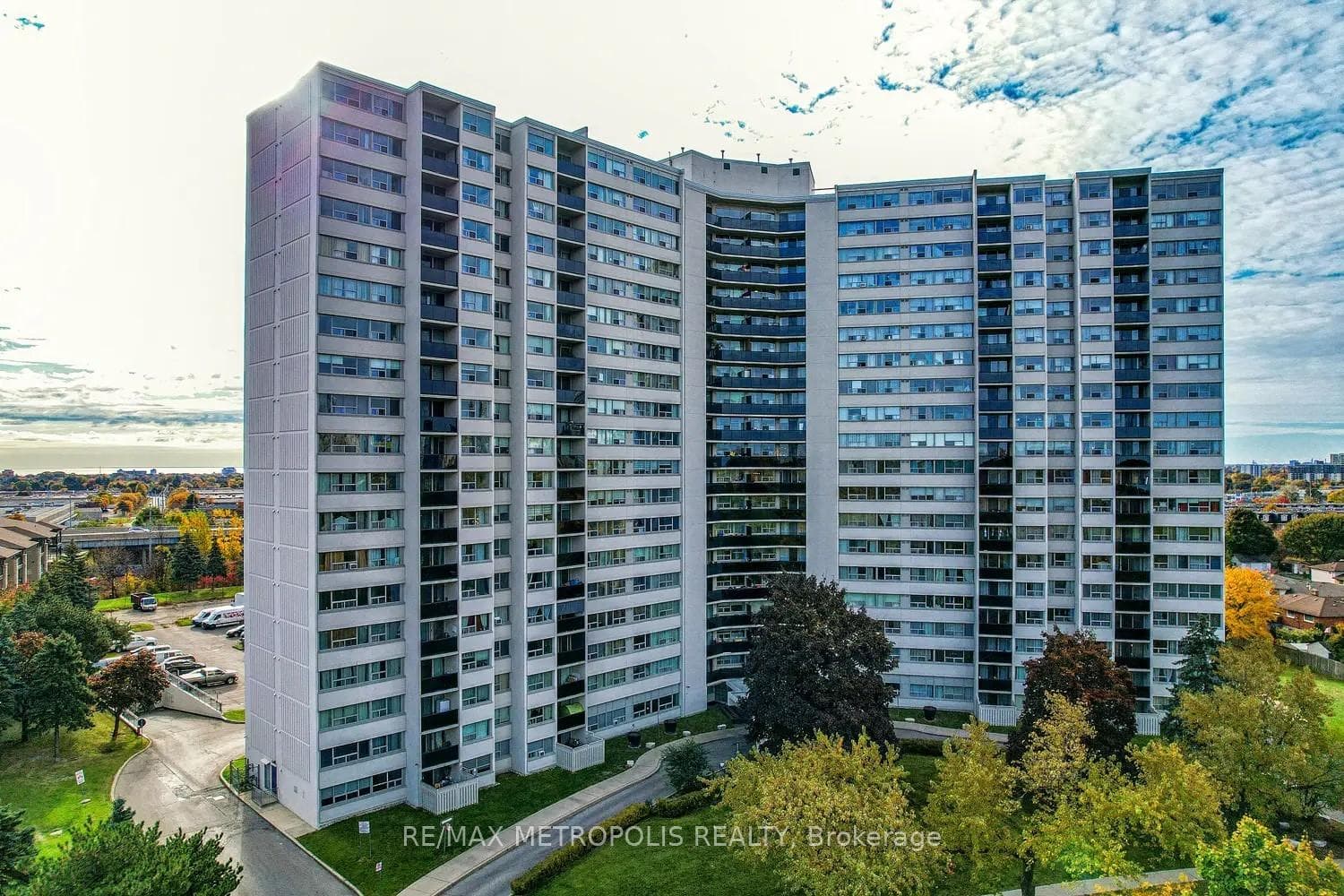 530 Lolita Gardens 1903, Mississauga, ON L5A 3T2, Mississauga — photo 1