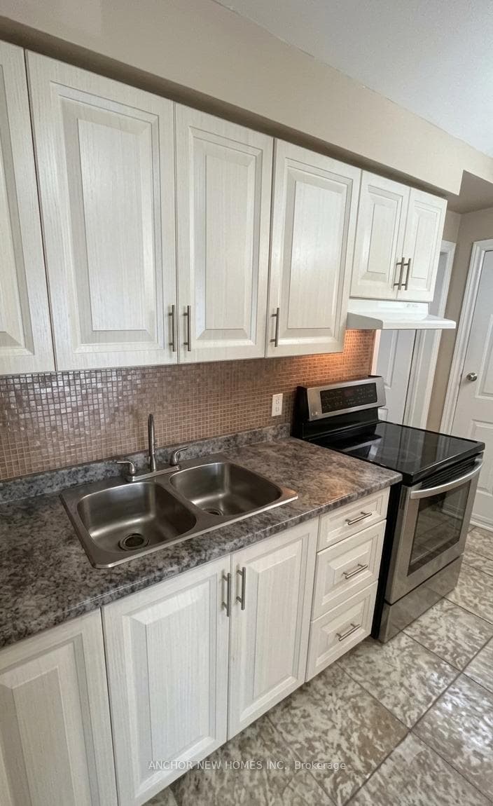 1598 Eglinton Avenue W 2, Toronto, ON M6E 2G8, Toronto W04 — photo 1