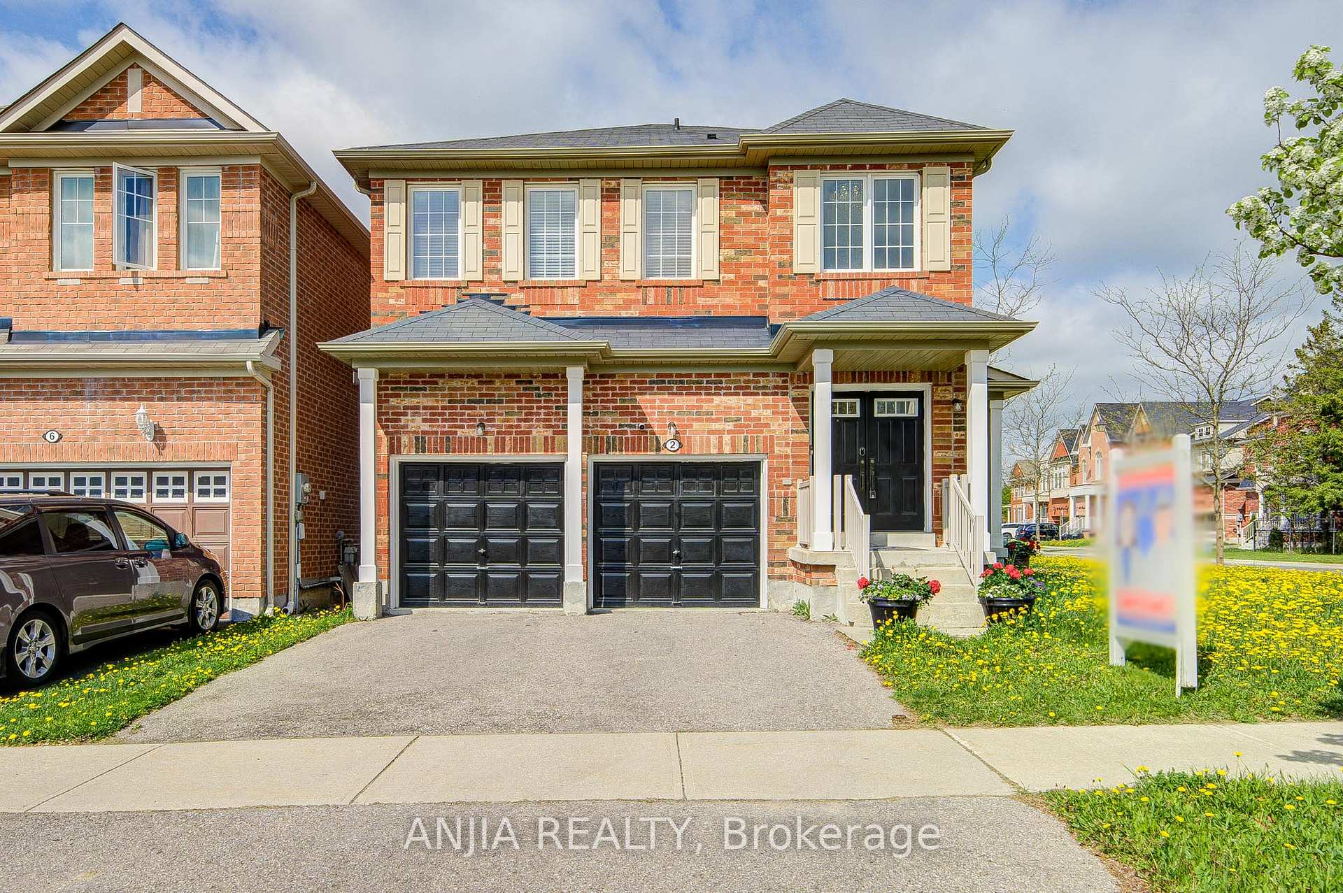 2 Horn Street, Whitchurch-Stouffville, ON L4A 0X9, Whitchurch-Stouffville — photo 1