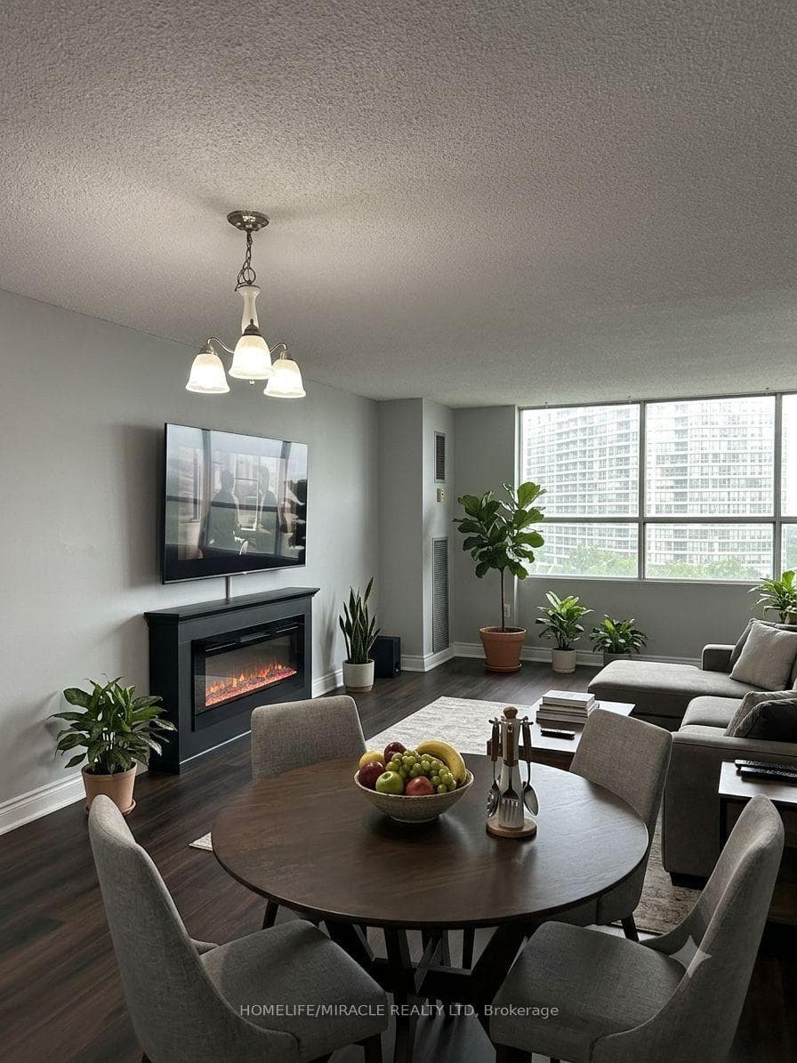 40 Panorama Court 807, Toronto, ON M9V 4M1, Toronto W10 — photo 1