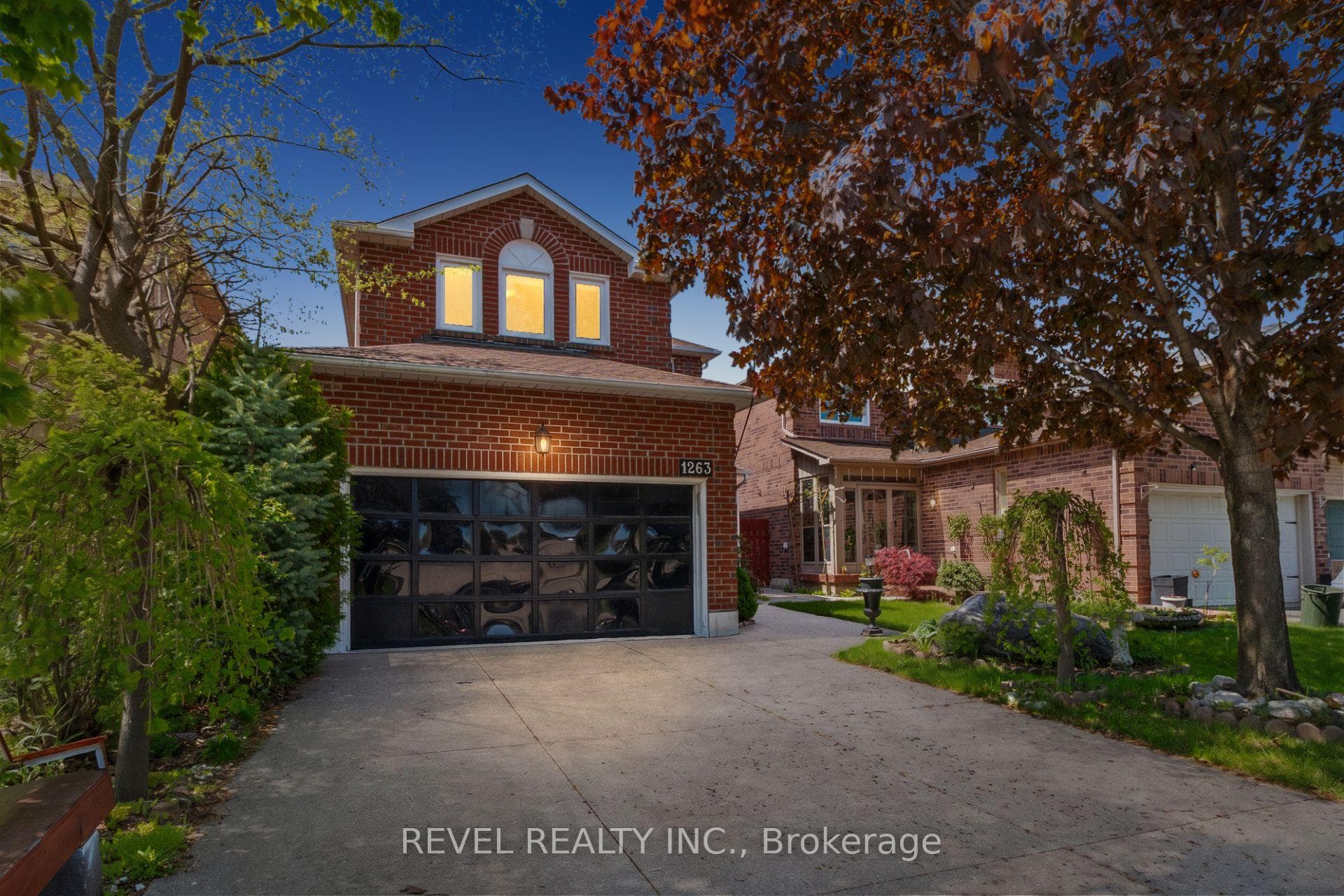 1263 Bantham Street, Mississauga, ON L5V 1Y8, Mississauga — photo 1