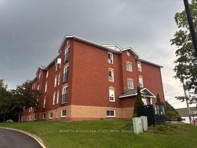 550 Talbot Place 301, Gananoque, ON K7G 3C6, Gananoque — photo 1