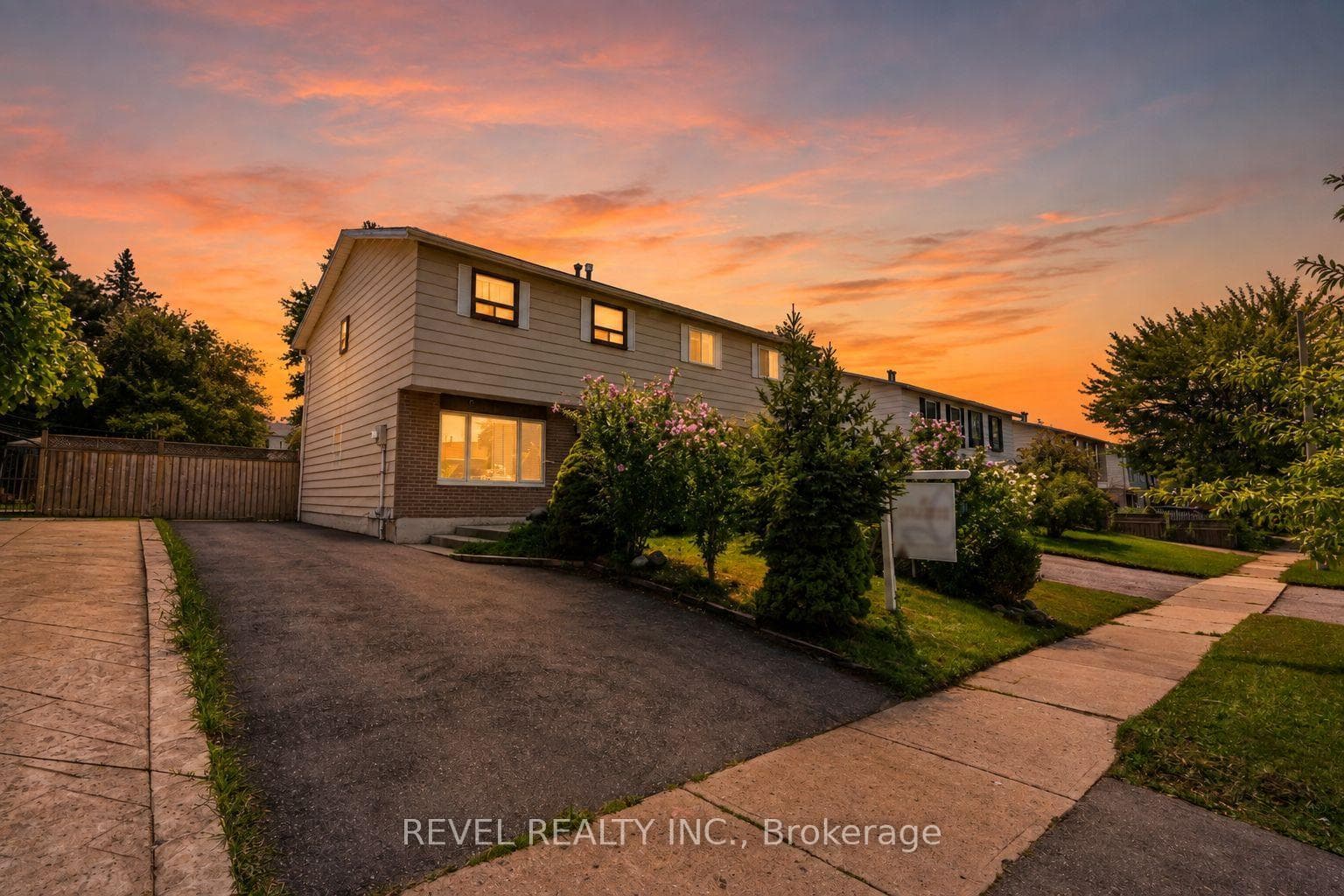24 Bramhall Circle, Brampton, ON L6V 2G4, Brampton — photo 1