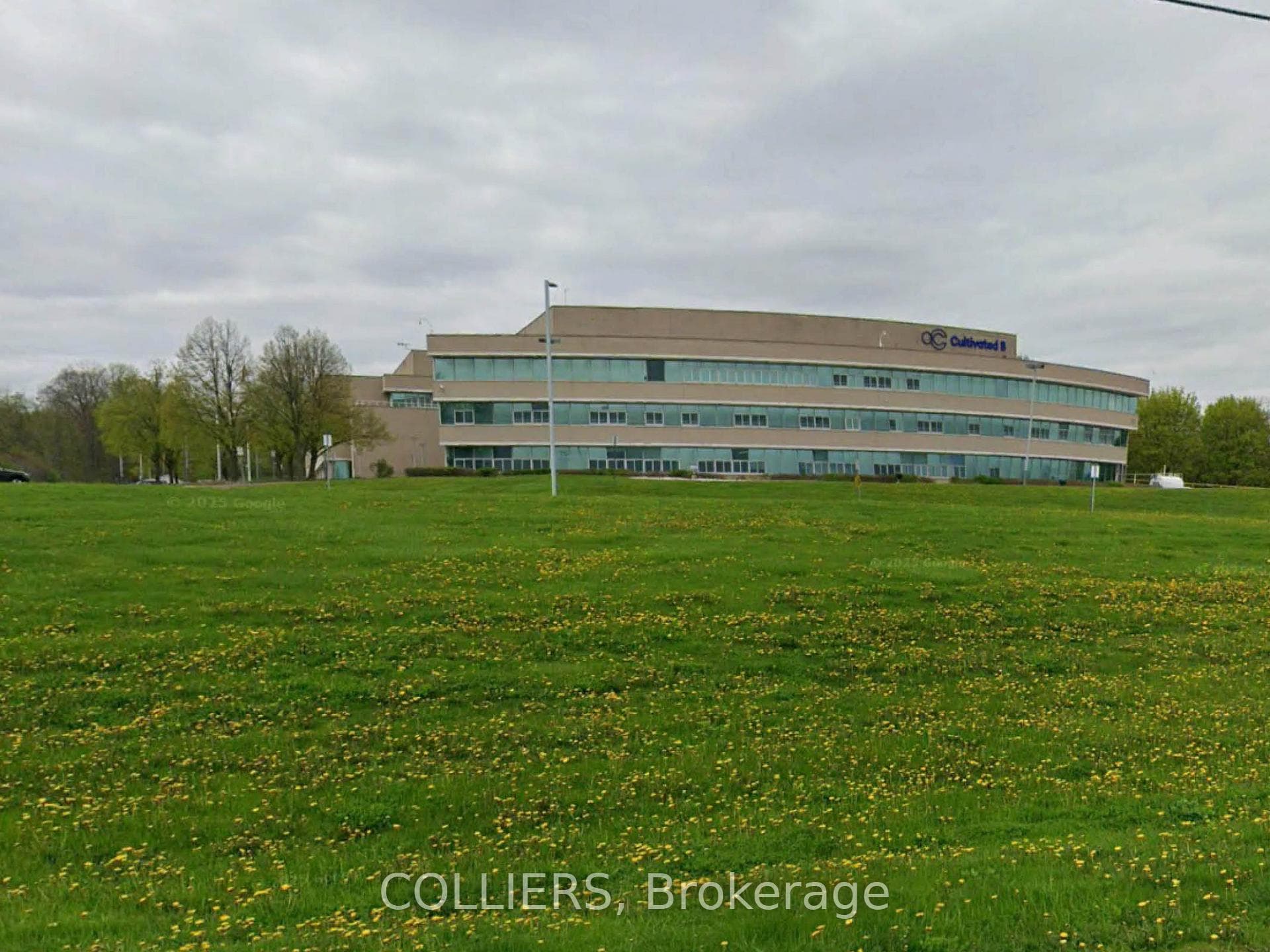 649 North Service Road, Burlington, ON L7P 5B9, Burlington — photo 1