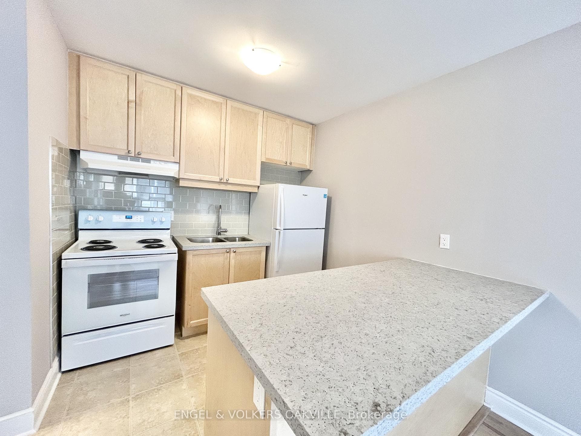 100 Twenty Fifth Street 4, Toronto, ON M8V 3P9, Toronto W06 — photo 1