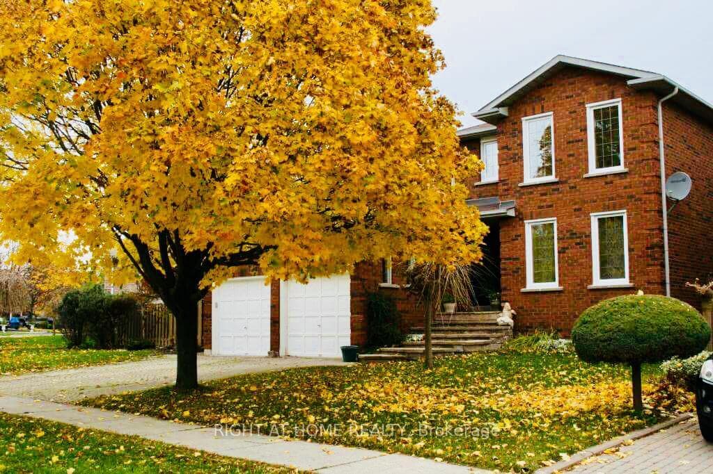 1515 Stationmaster Lane, Oakville, ON L6M 3A8