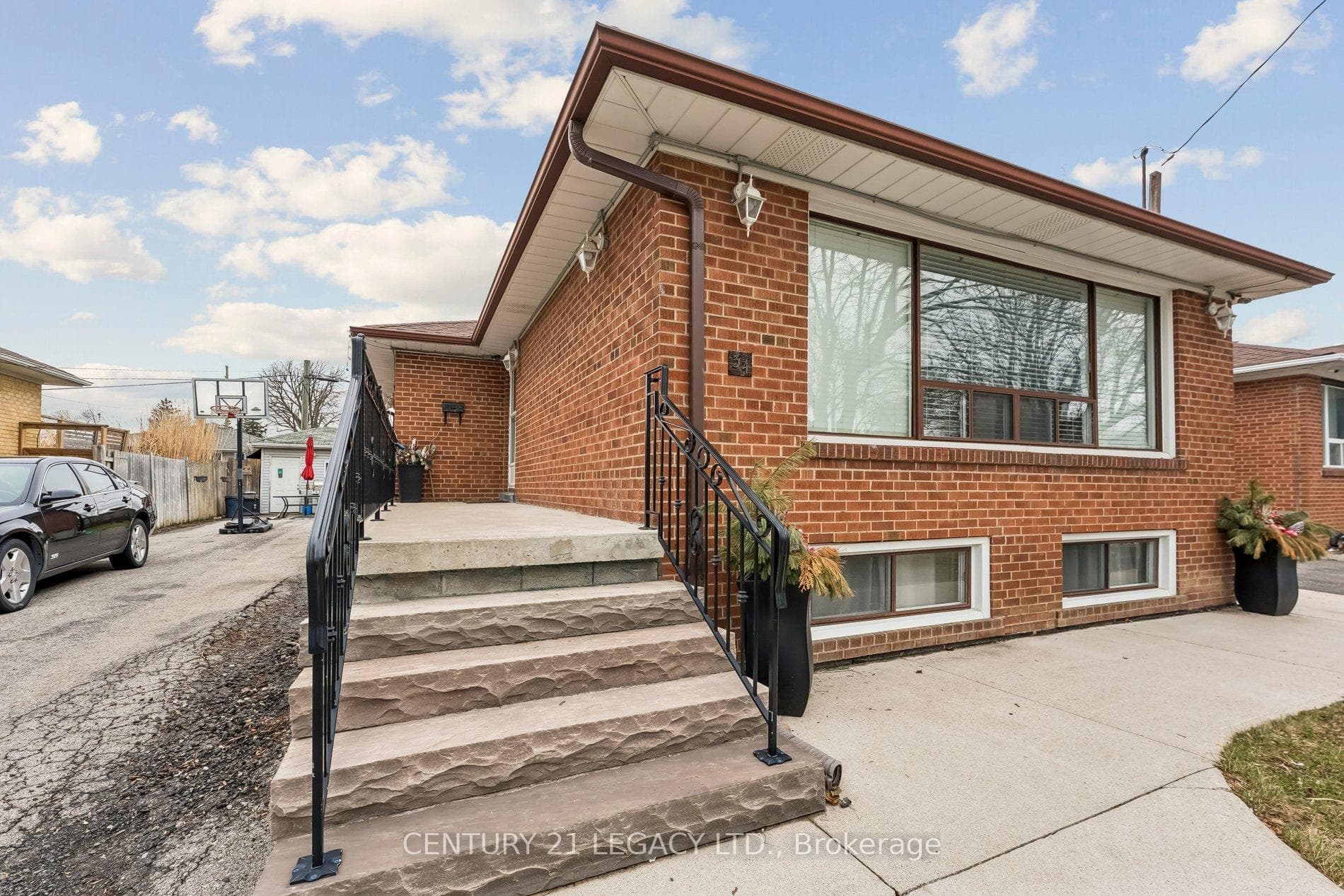 34 Cumberland Drive, Brampton, ON L6V 1W6, Brampton — photo 1