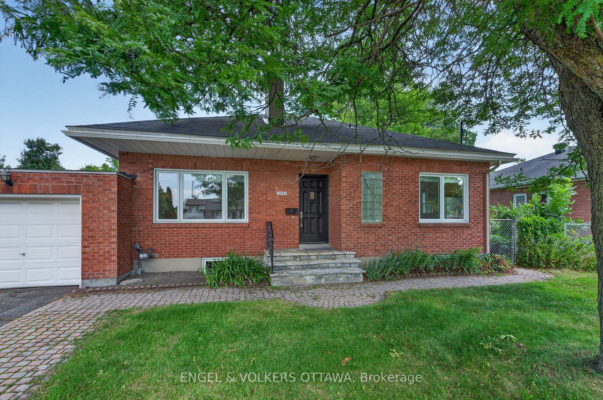 2445 Alta Vista Drive, Alta Vista and Area, ON K1H 7M9, Alta Vista and Area — photo 1