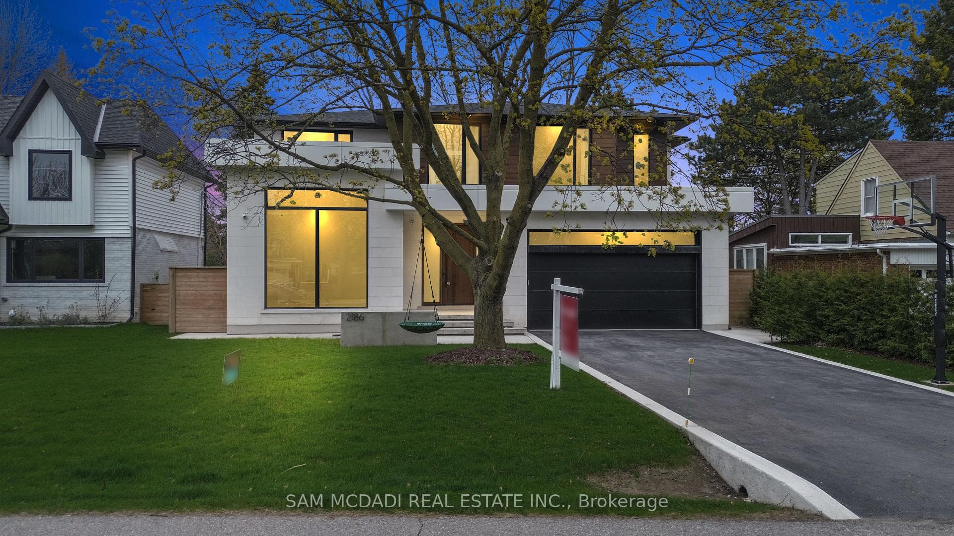 2186 Harcourt Crescent, Mississauga, ON L4Y 1W1