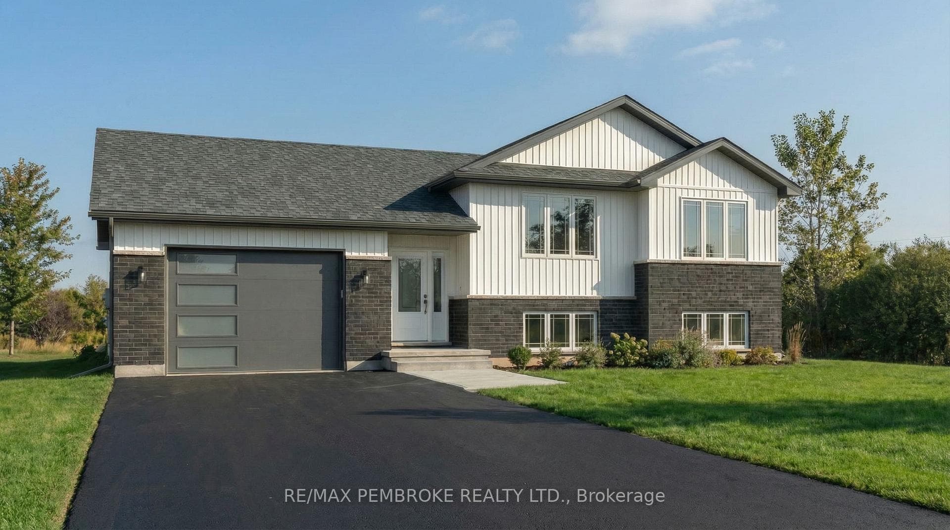 22 Eddy Crescent, Pembroke, ON K8A 0M1, Pembroke — photo 1