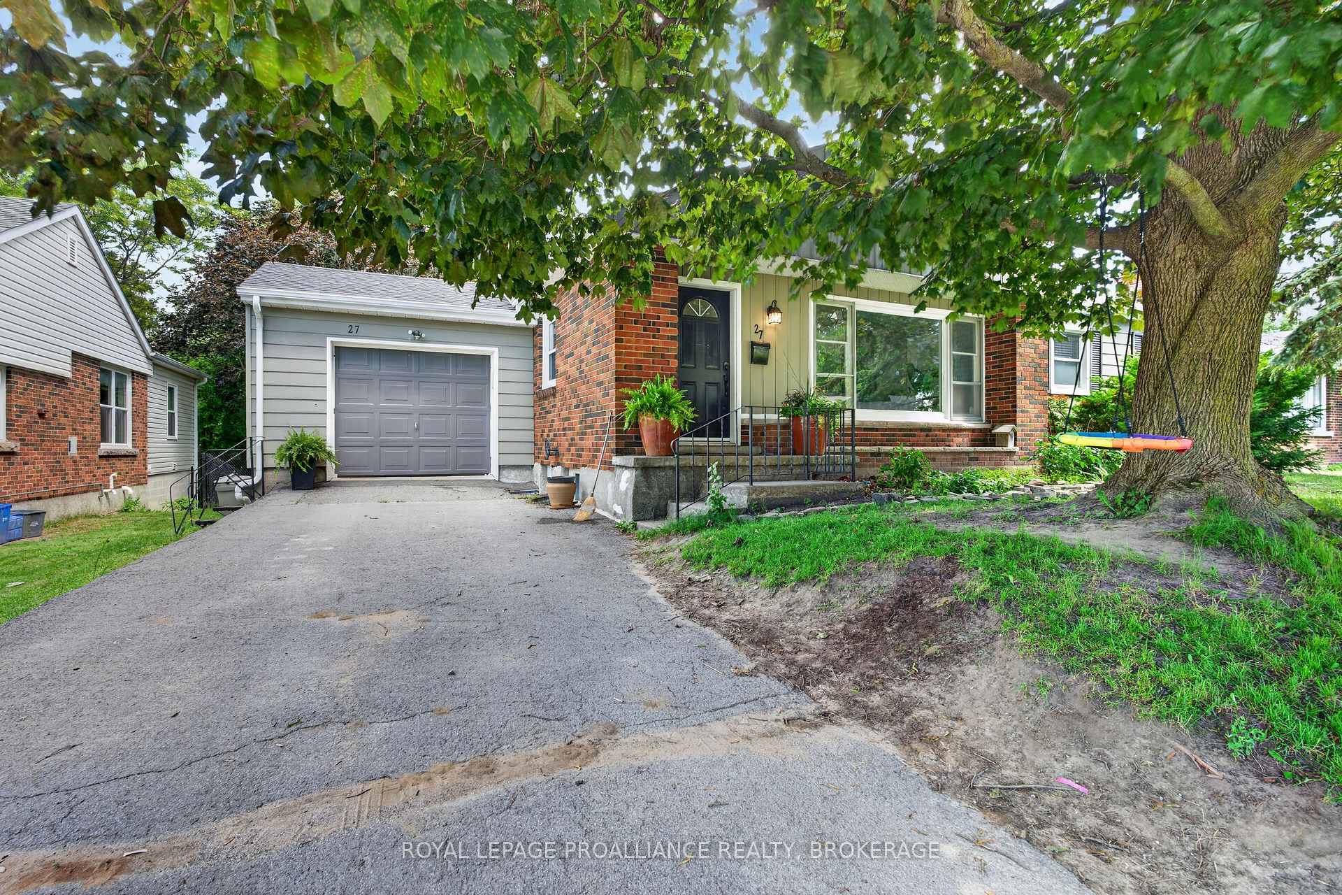27 Elizabeth Avenue, Kingston, ON K7M 3G9, Kingston — photo 1