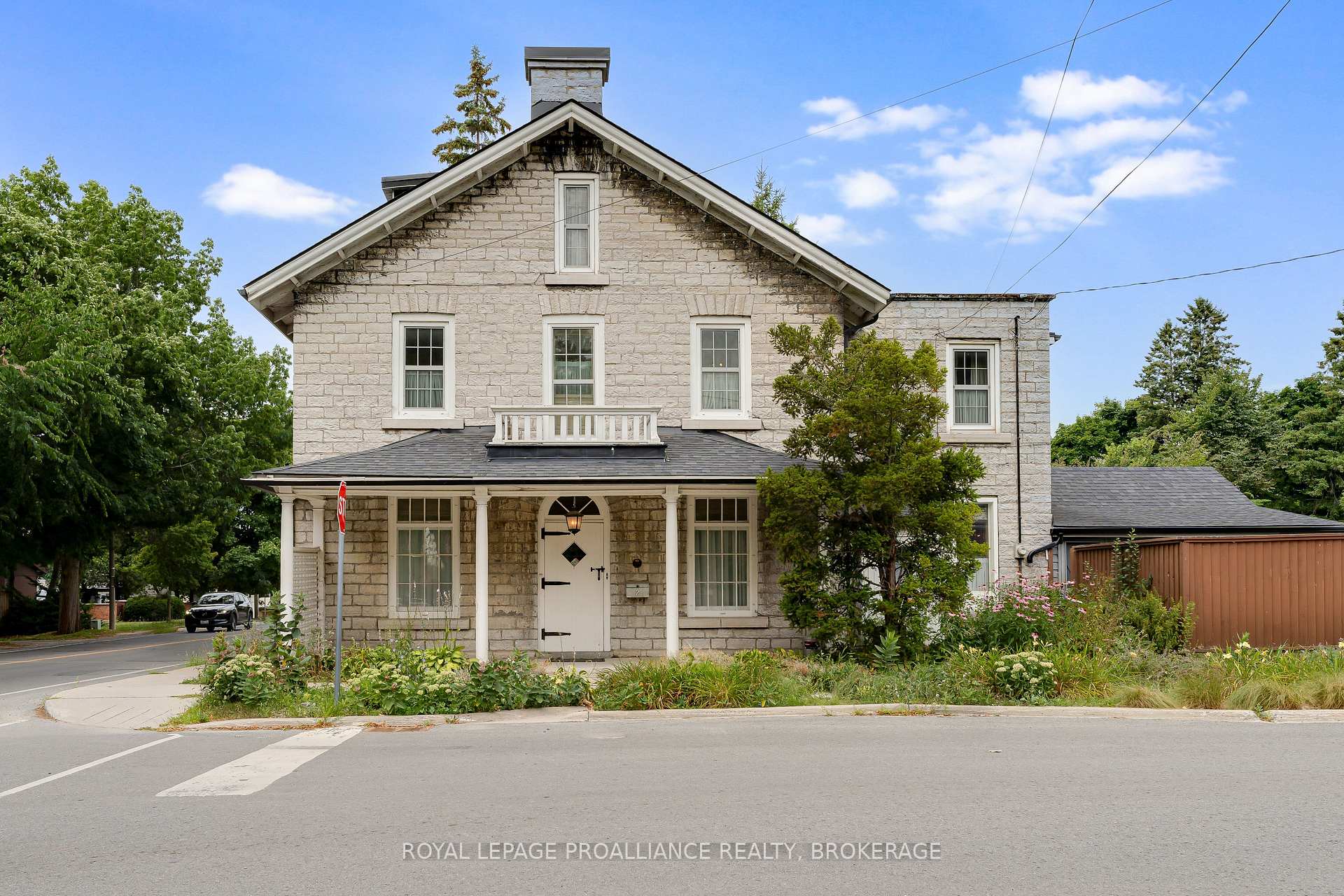 2 Alwington Avenue, Kingston, ON K7L 4R3, Kingston — photo 1