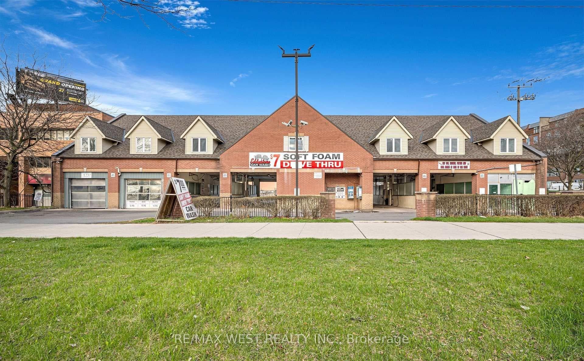 2800 Jane Street, Toronto, ON M3N 2H9, Toronto W05 — photo 1