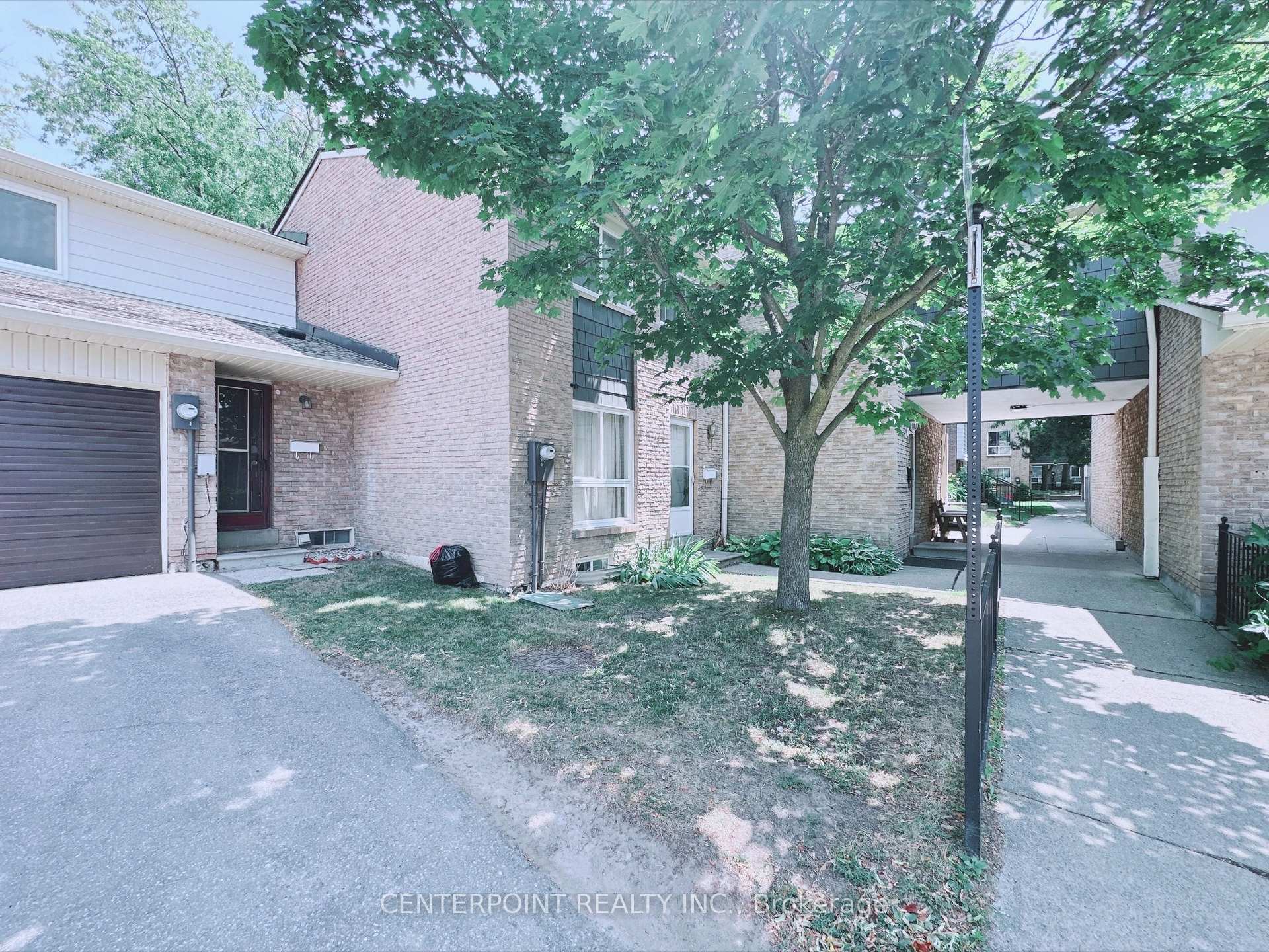 29 Slender Fern Way 39, Toronto, ON M2J 4P4, Toronto C15 — photo 1