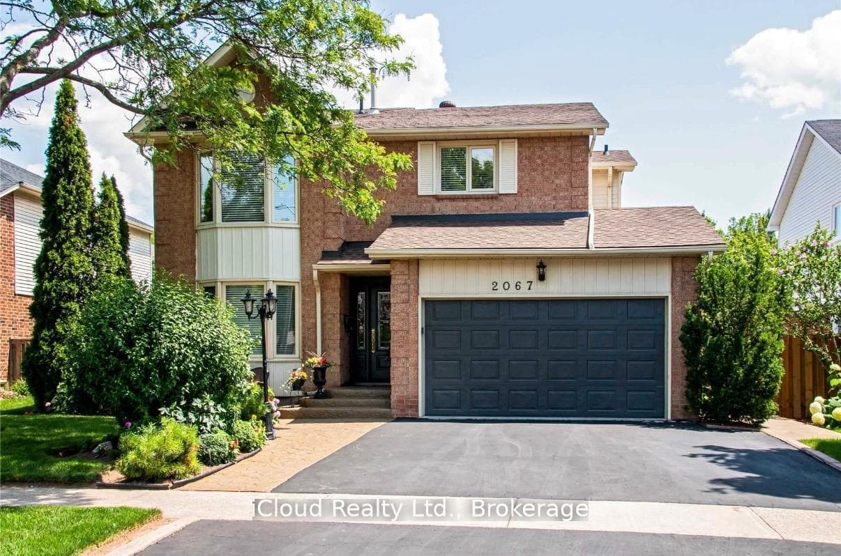 2067 Hunters Wood Drive, Burlington, ON L7M 2T1, Burlington — photo 1