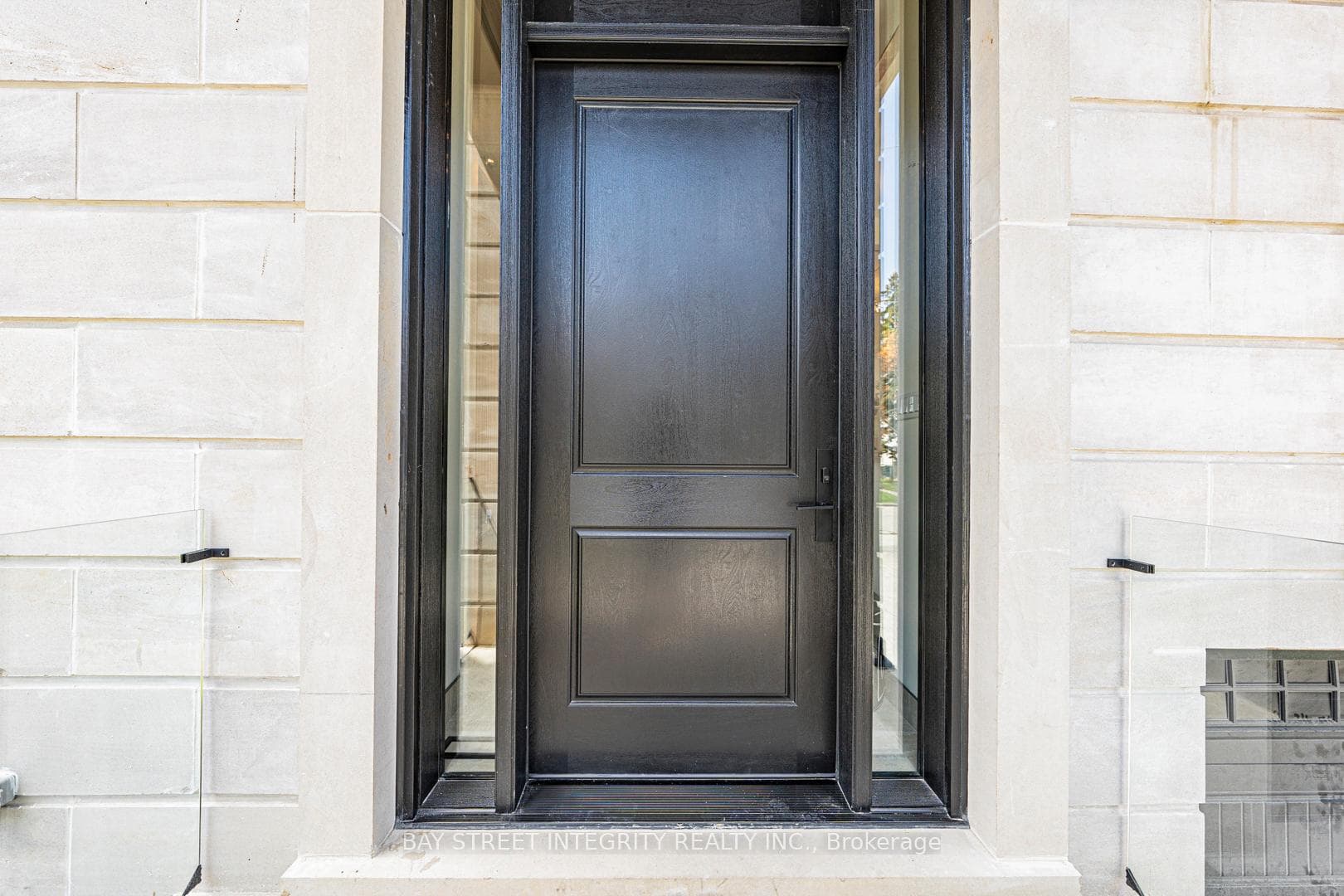 34 Wigan Crescent, Toronto, ON M3H 3A4, Toronto C06 — photo 1
