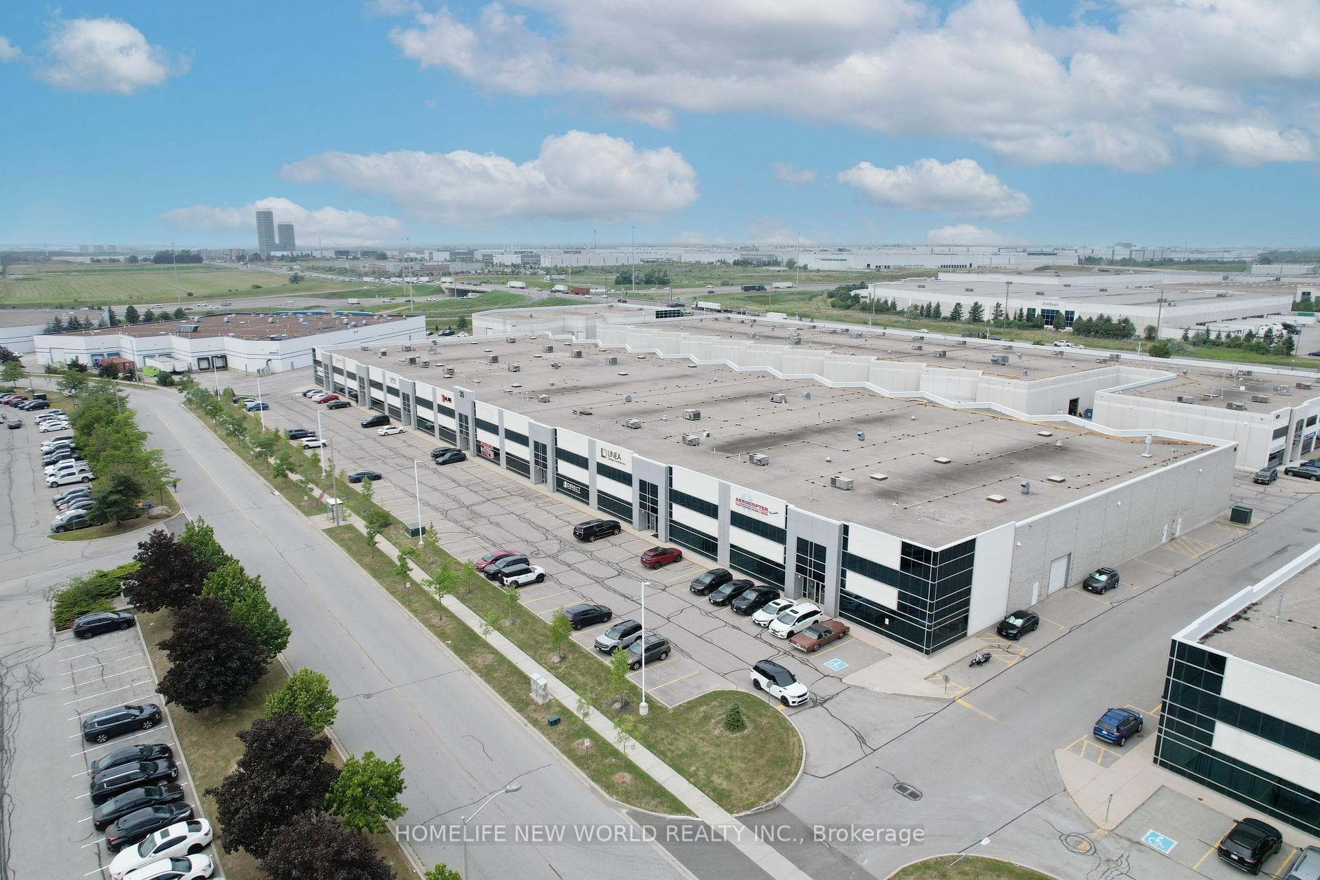 35 Royal Group Crescent, Vaughan, ON L4H 1X9, Vaughan — photo 1