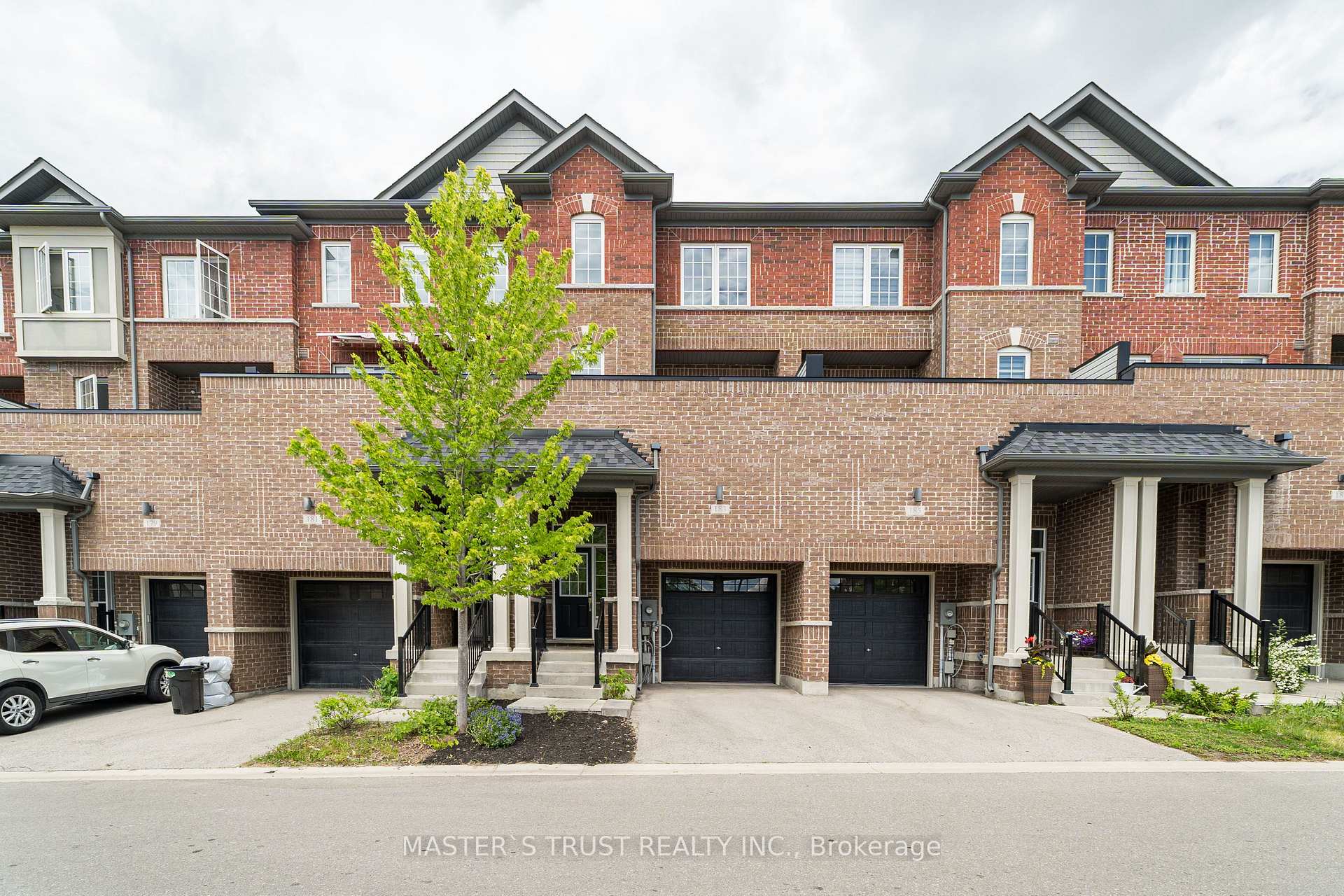183 Harding Park Street, Newmarket, ON L3Y 0E3, Newmarket — фото 1