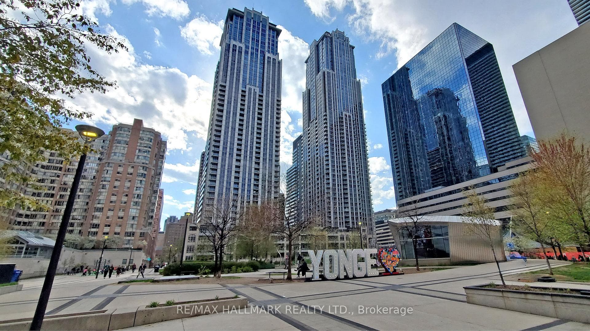 384 Yonge Street 49, Toronto, ON M5B 1S8, Toronto C01 — photo 1