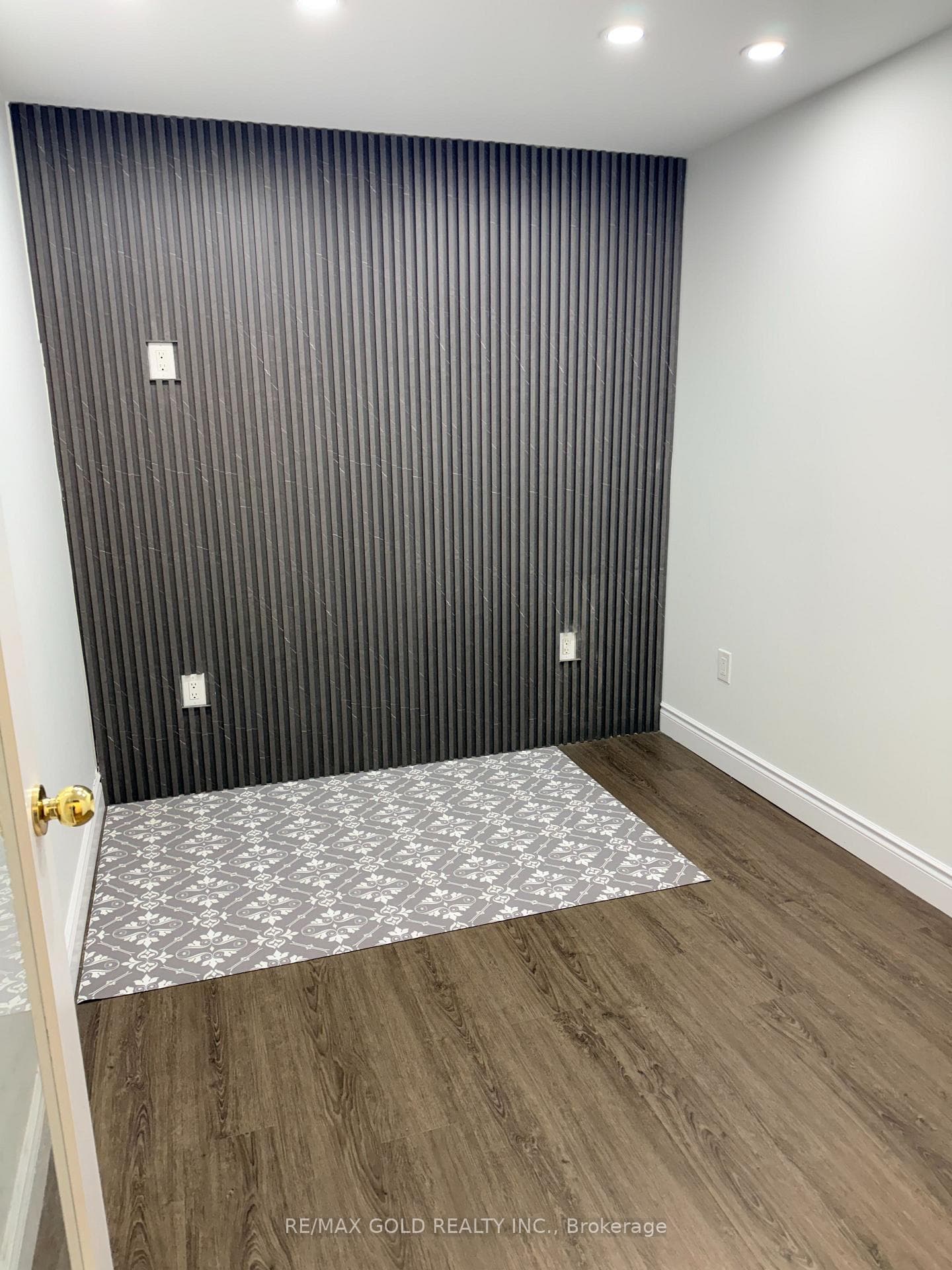 735 Twain Avenue 8, Mississauga, ON L5W 1X1, Mississauga — photo 1