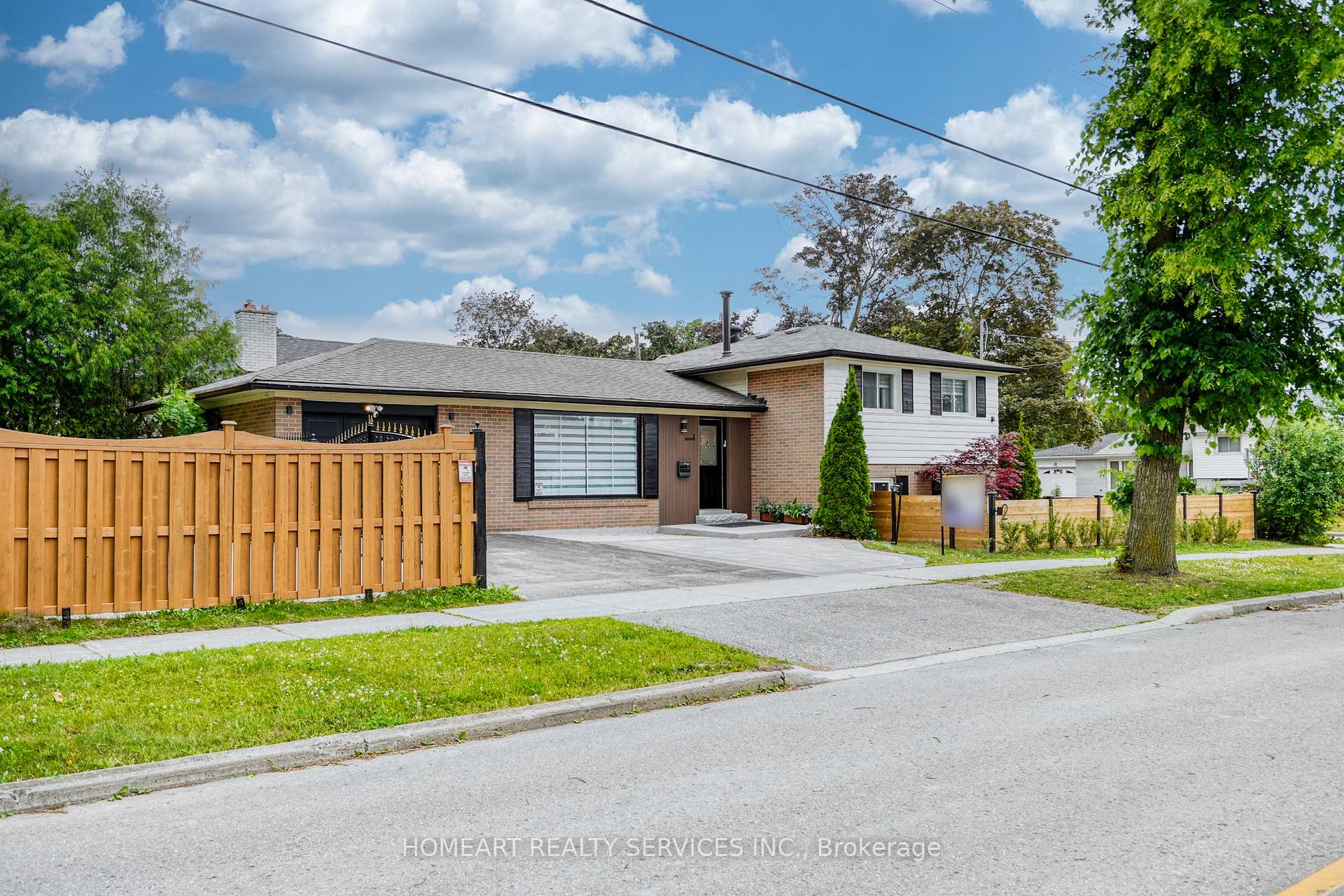 2 Lesgay Crescent, Toronto C15, ON M2J 2H8, Toronto C15 — photo 1