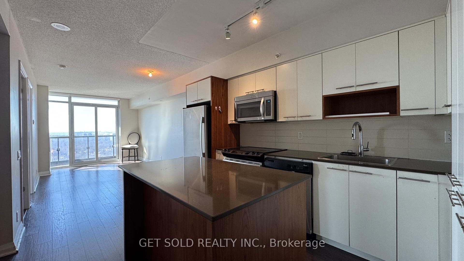 5 Valhalla Inn Road 2708, Toronto, ON M9B 1B0, Toronto W08 — photo 1