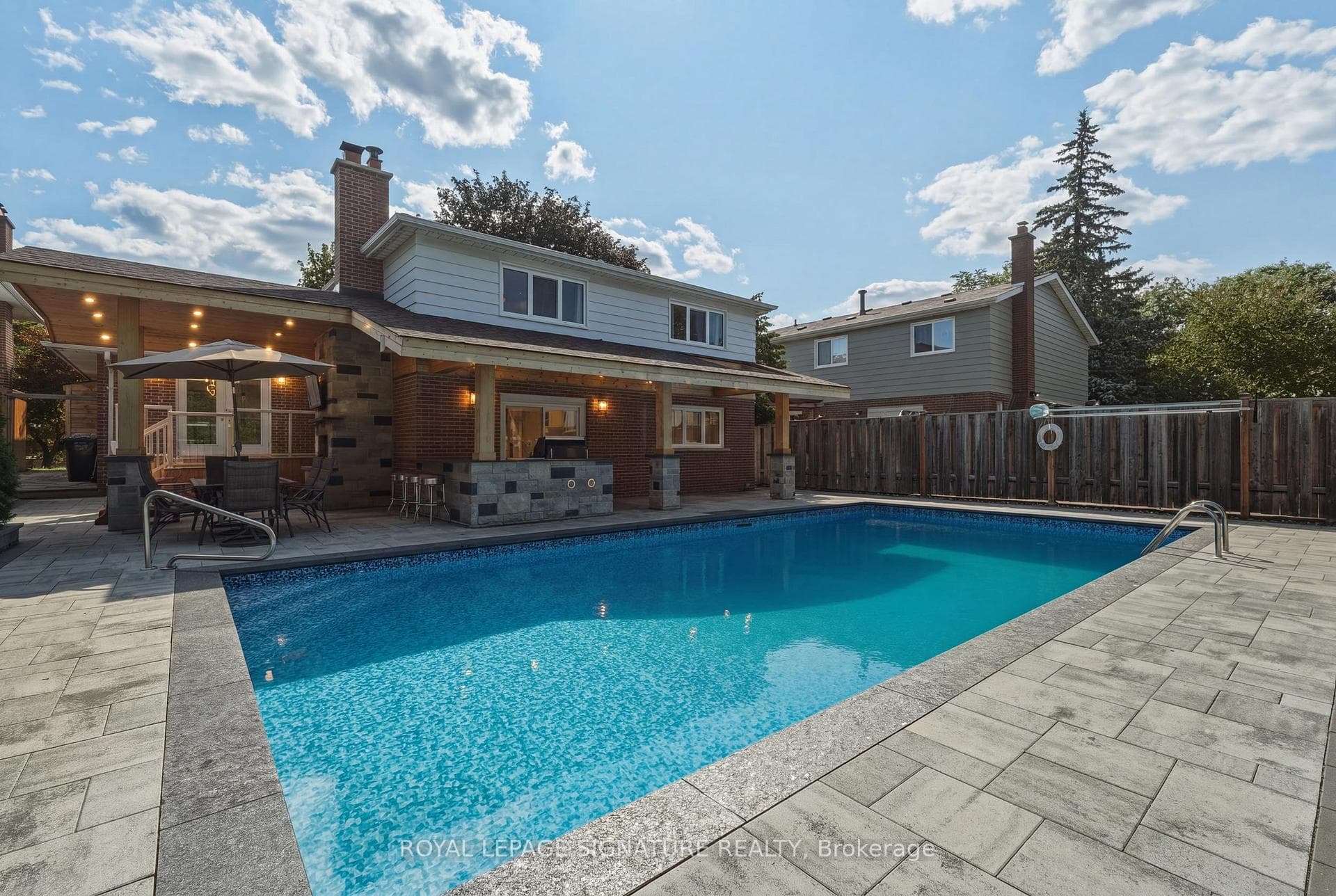 1843 Stonepath Crescent, Mississauga, ON L4X 1Y1, Mississauga — photo 1